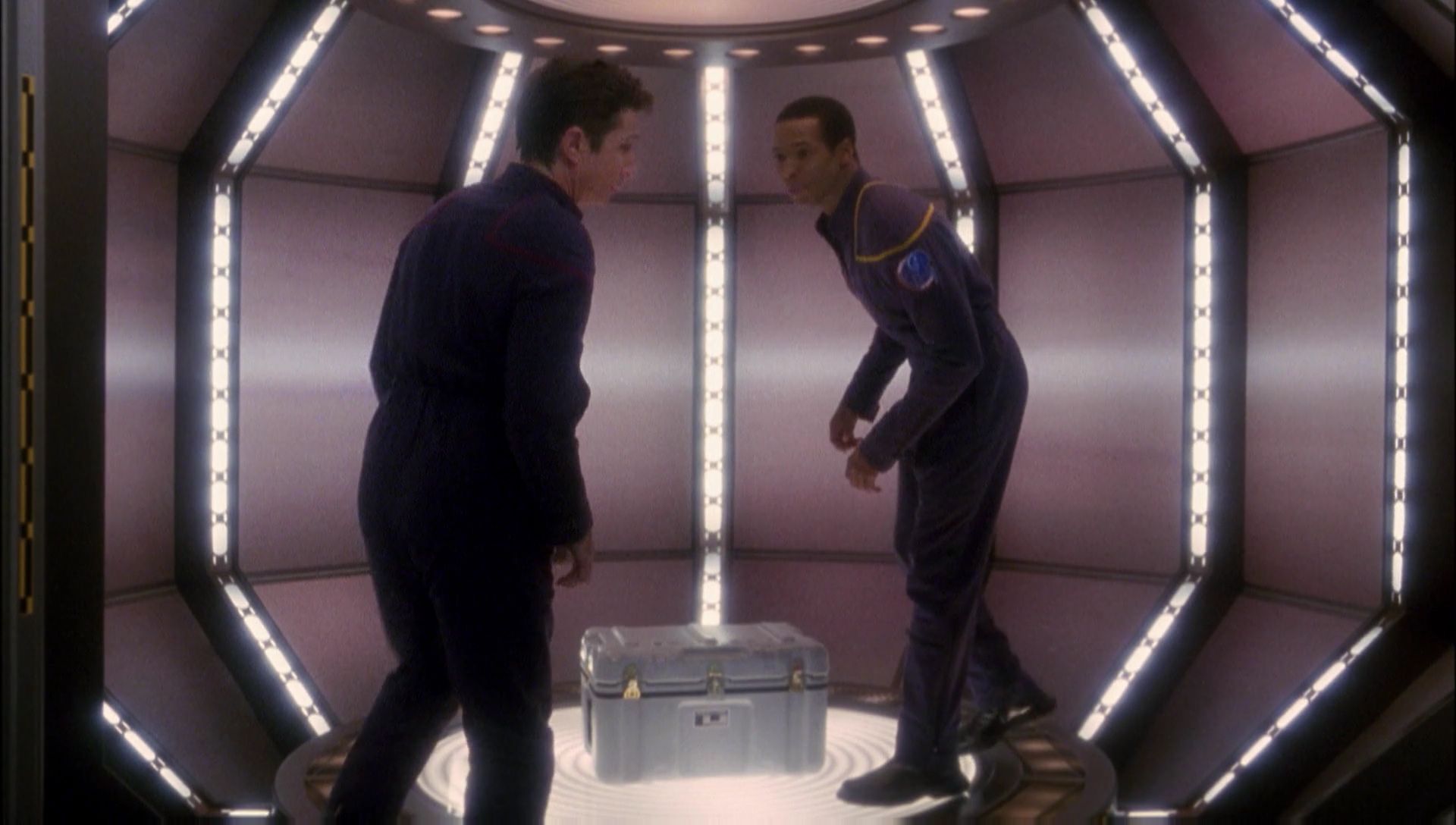 ariane179254_Enterprise_1x01-1x02_BrokenBow_0776.jpg