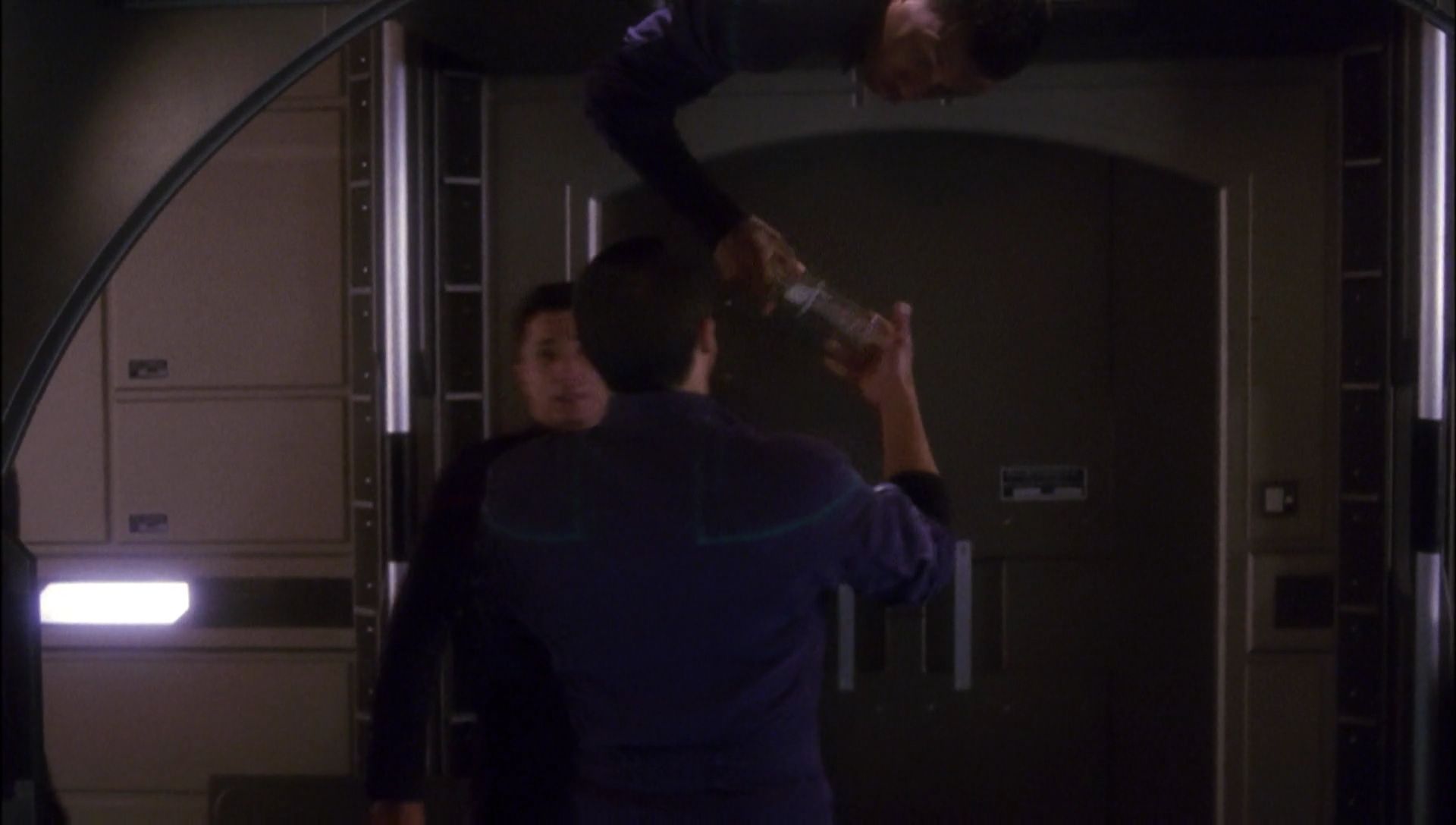 ariane179254_Enterprise_1x01-1x02_BrokenBow_0816.jpg