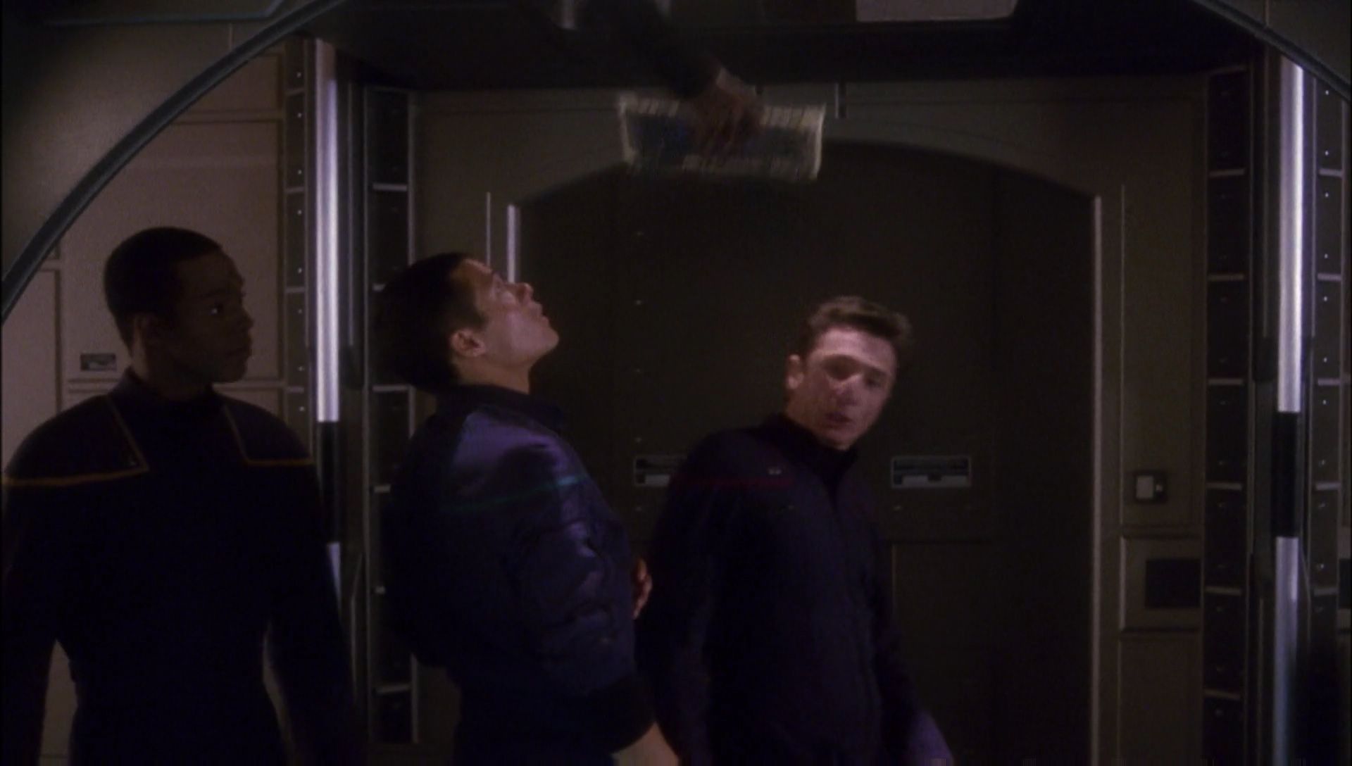 ariane179254_Enterprise_1x01-1x02_BrokenBow_0817.jpg