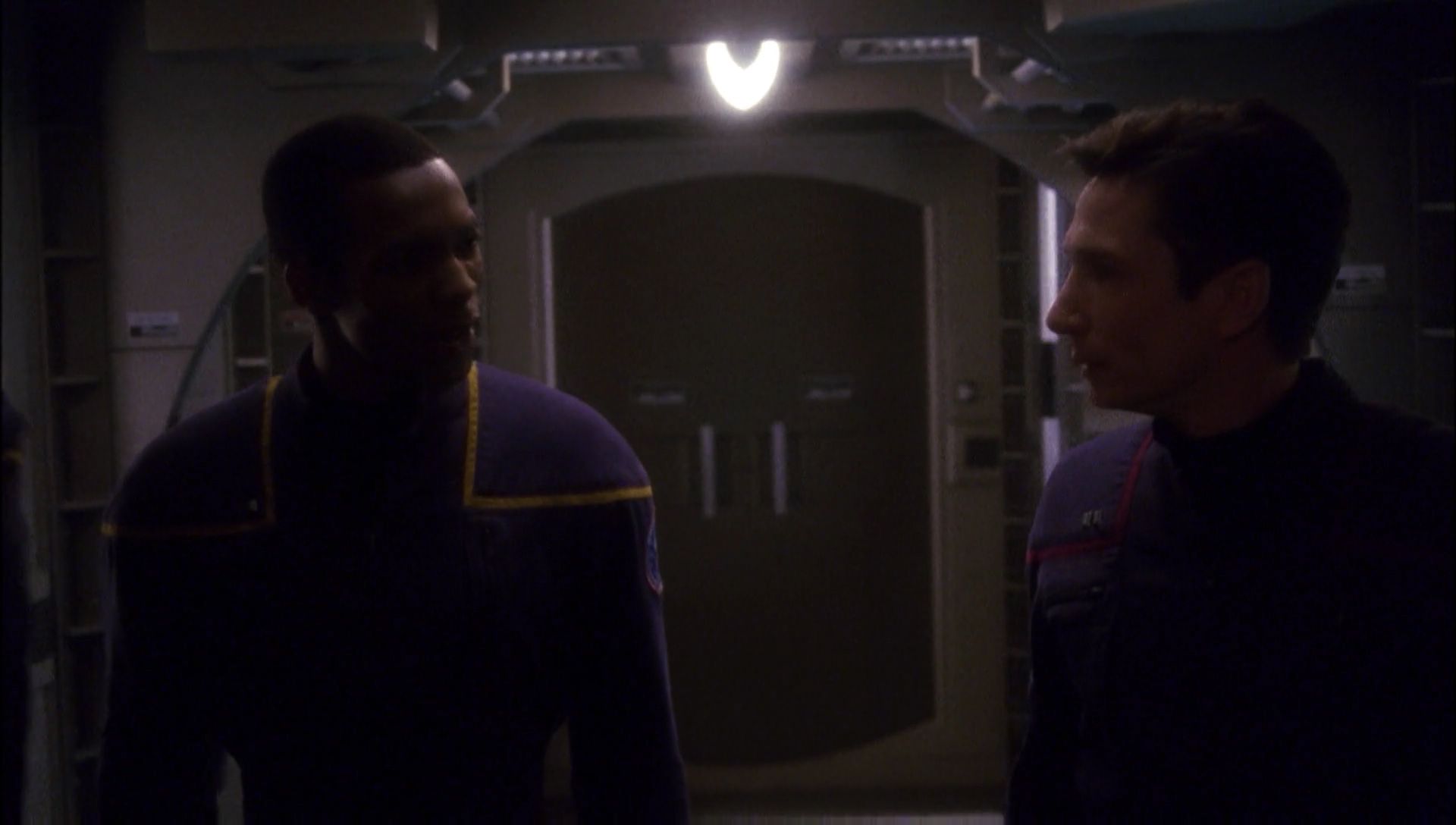 ariane179254_Enterprise_1x01-1x02_BrokenBow_0825.jpg