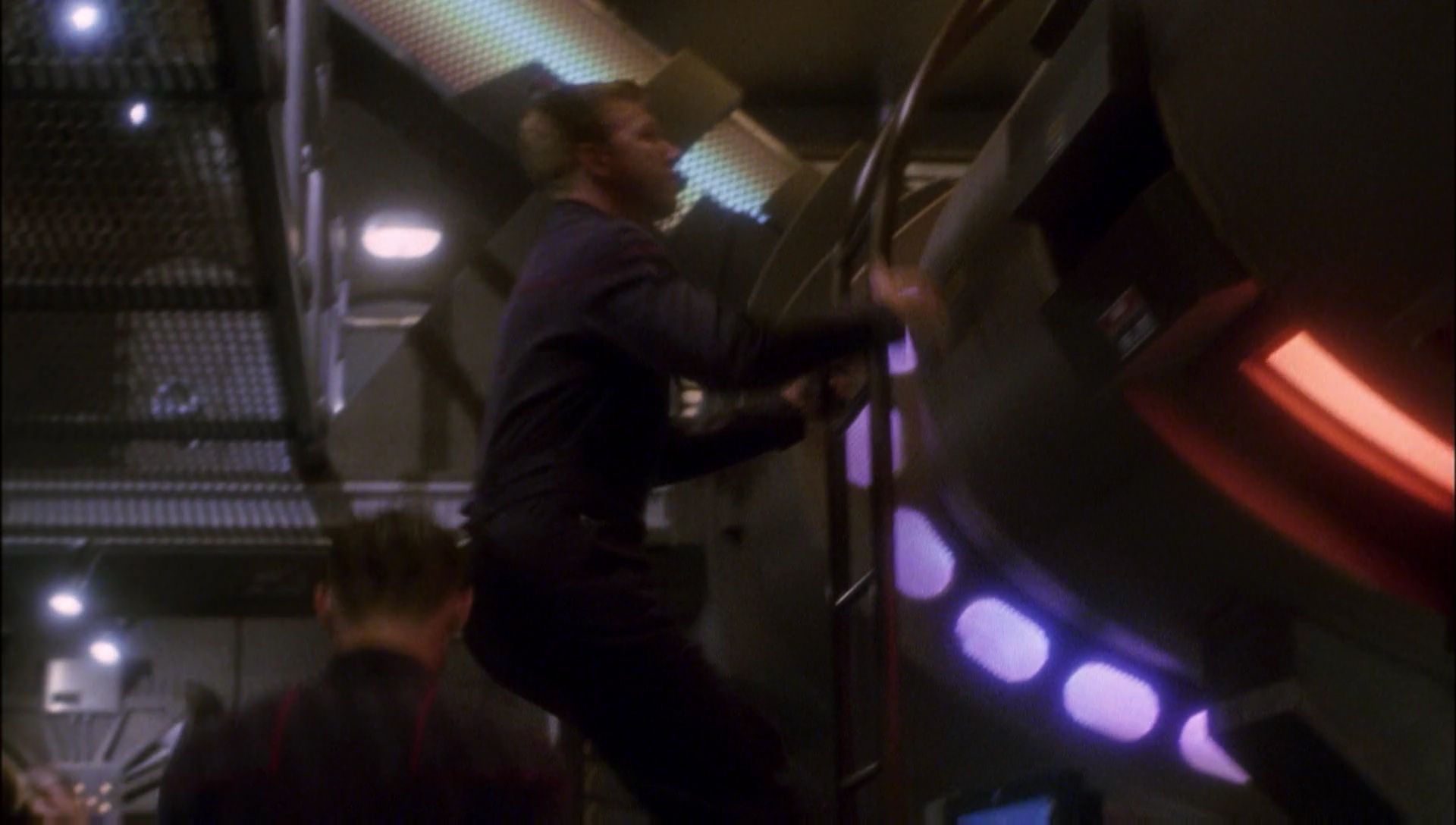 ariane179254_Enterprise_1x01-1x02_BrokenBow_0844.jpg