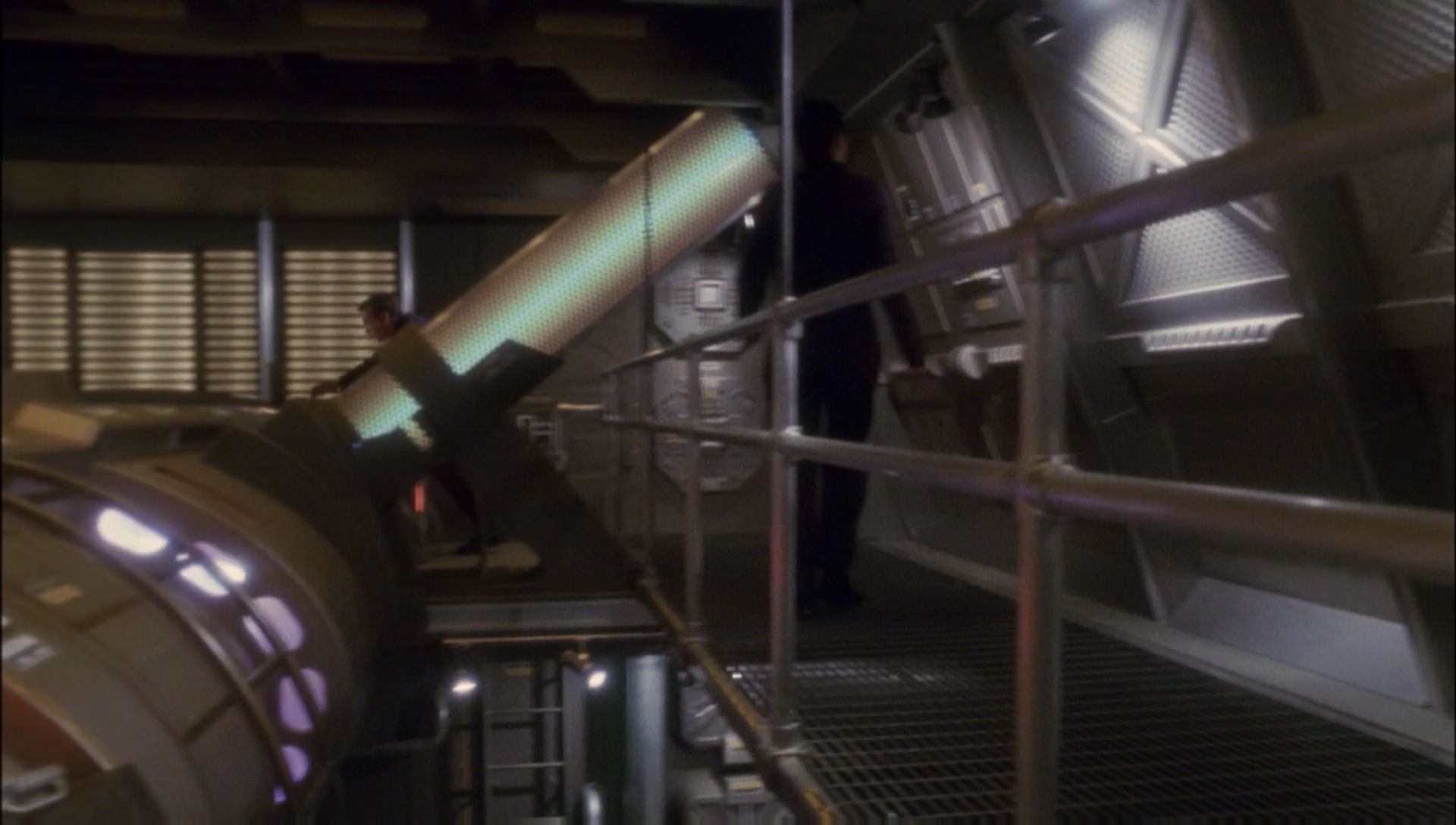 ariane179254_Enterprise_1x01-1x02_BrokenBow_0846.jpg