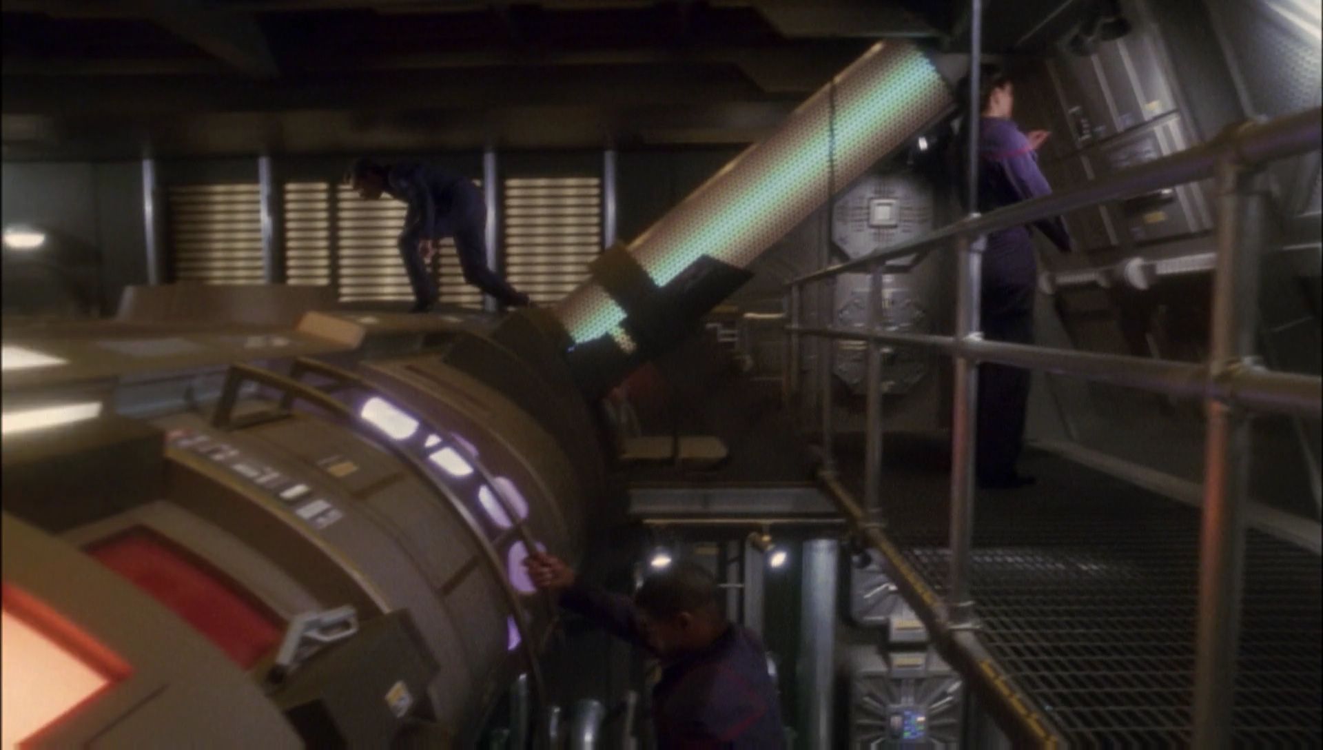 ariane179254_Enterprise_1x01-1x02_BrokenBow_0847.jpg