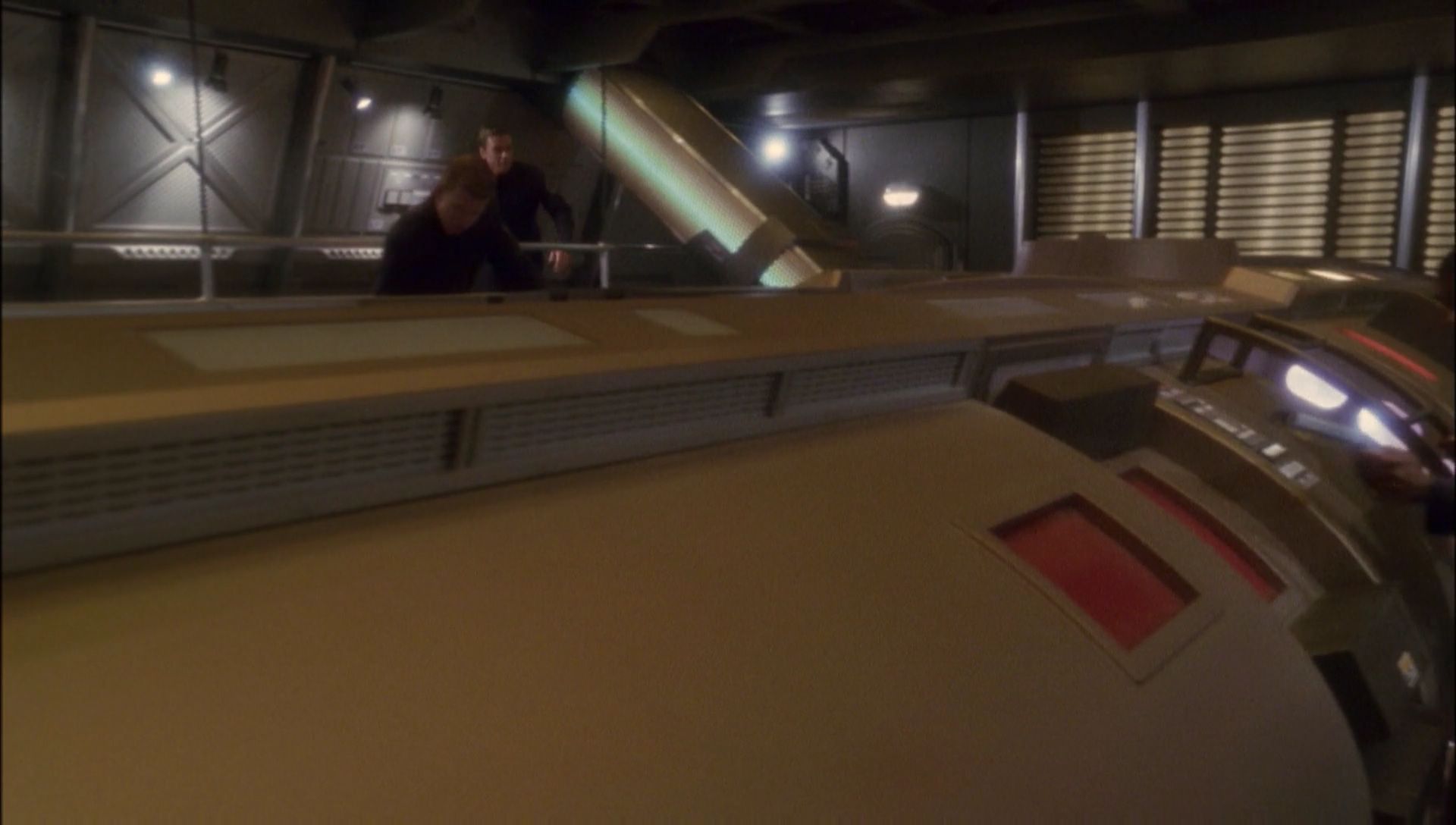 ariane179254_Enterprise_1x01-1x02_BrokenBow_0851.jpg