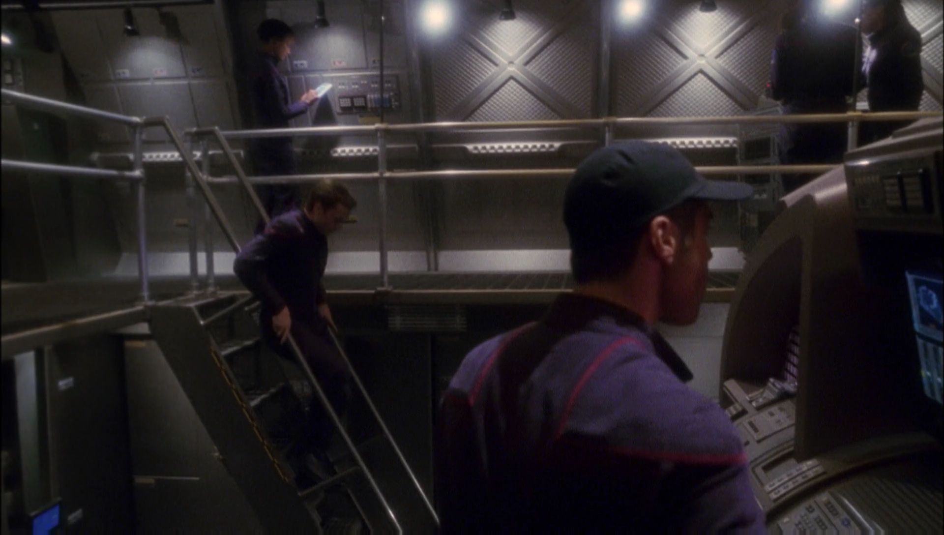 ariane179254_Enterprise_1x01-1x02_BrokenBow_0858.jpg