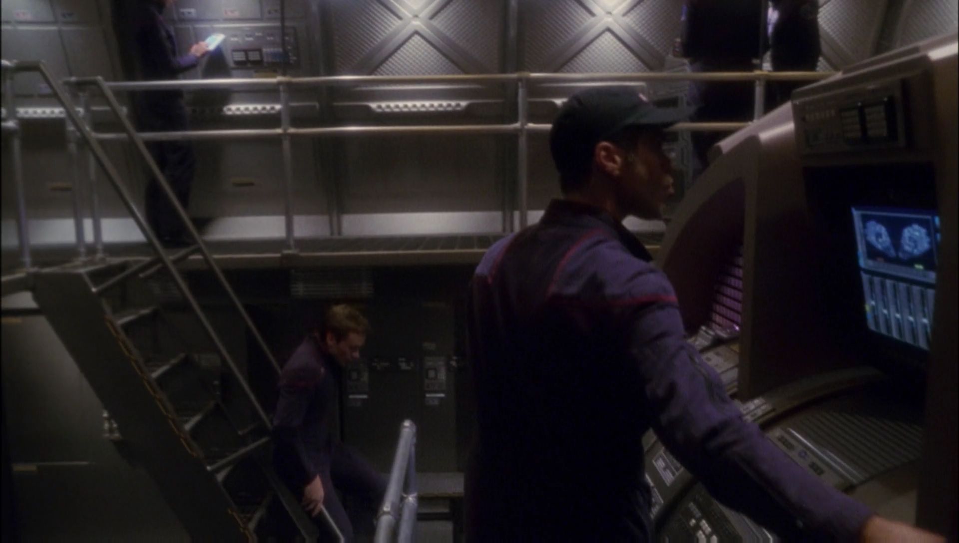 ariane179254_Enterprise_1x01-1x02_BrokenBow_0859.jpg