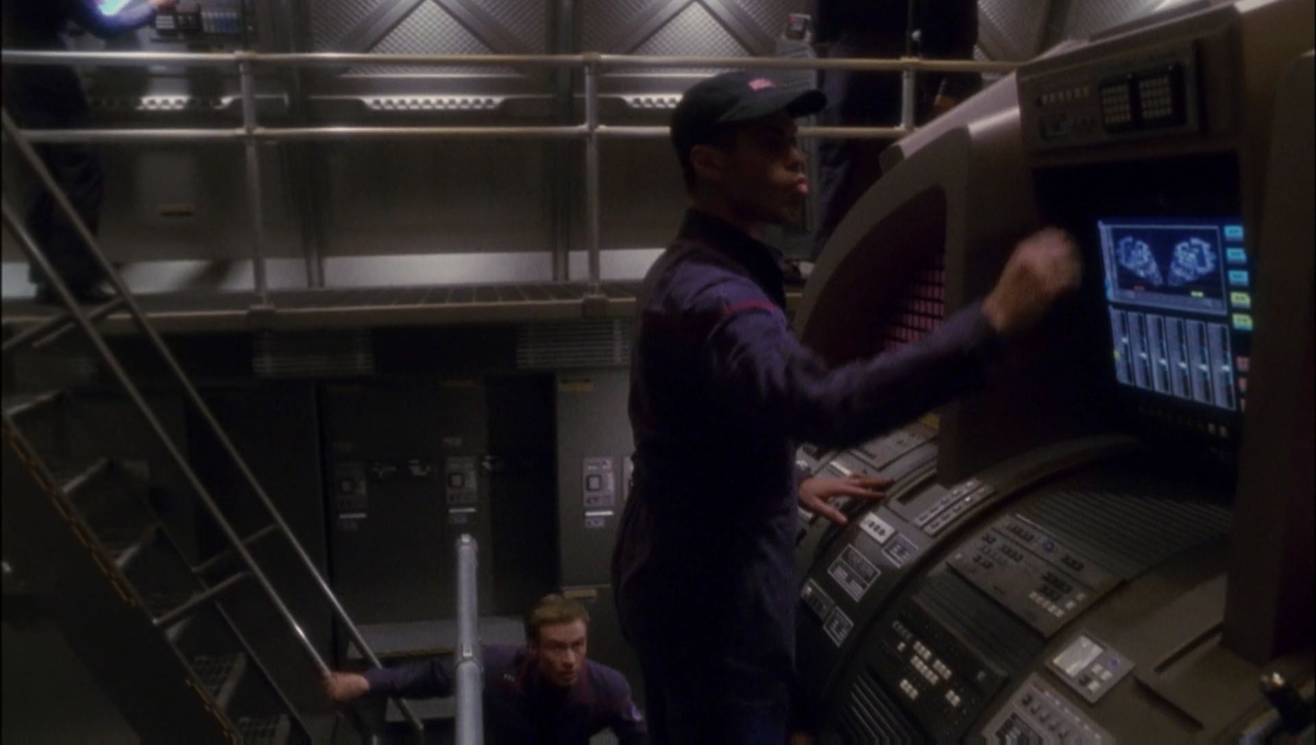 ariane179254_Enterprise_1x01-1x02_BrokenBow_0860.jpg