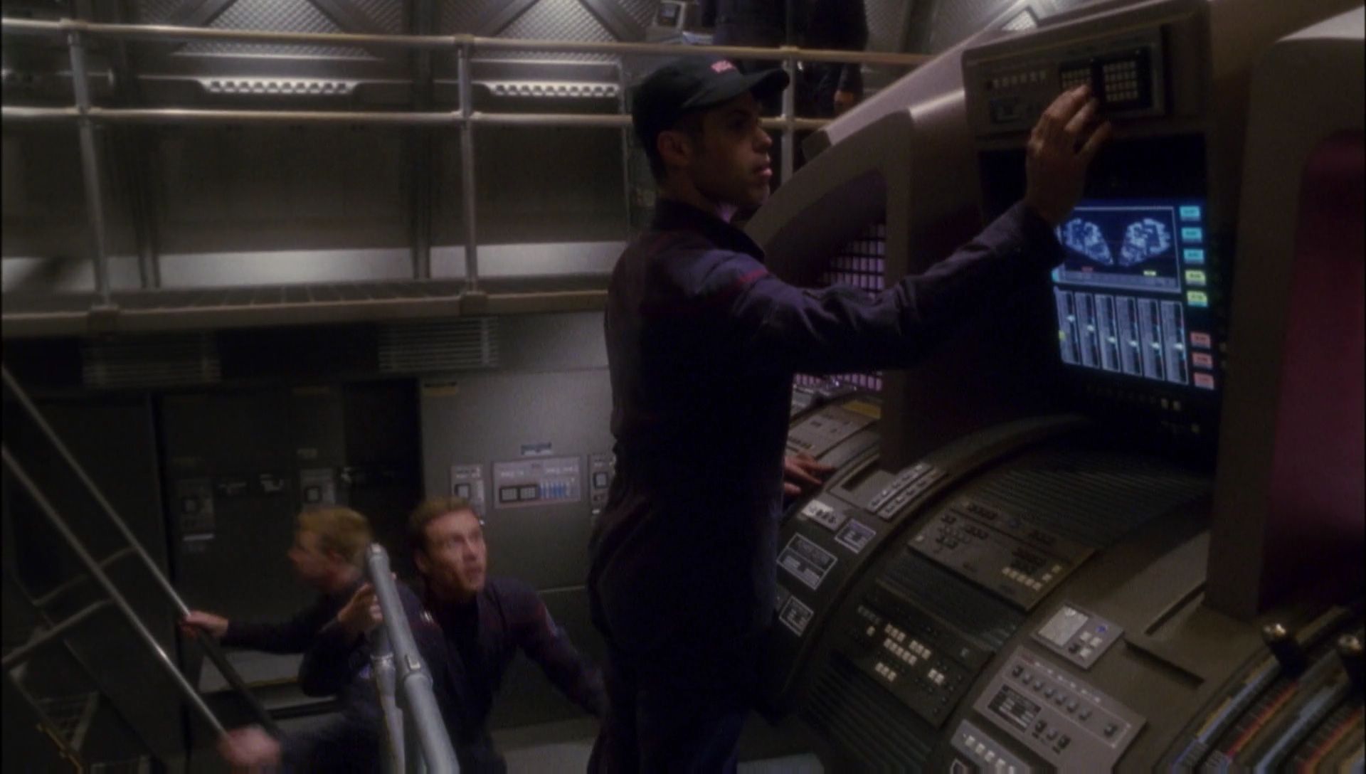 ariane179254_Enterprise_1x01-1x02_BrokenBow_0861.jpg