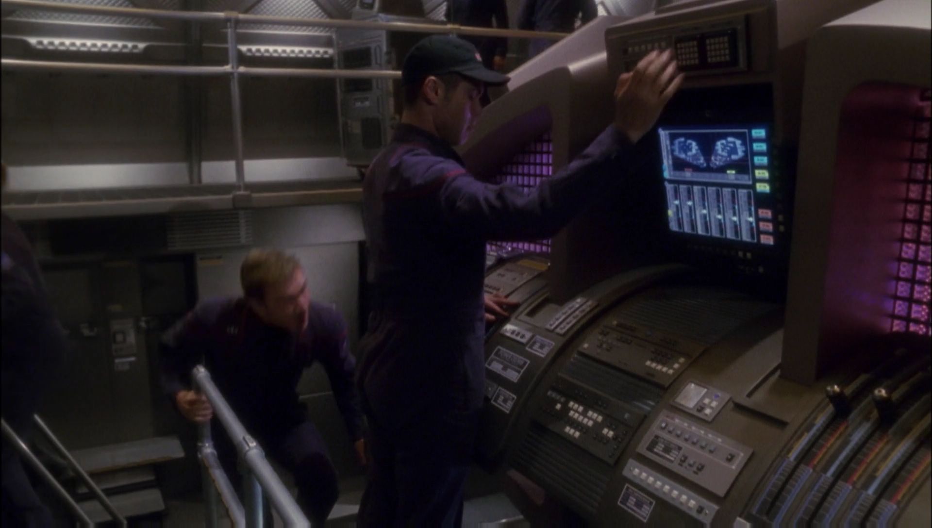ariane179254_Enterprise_1x01-1x02_BrokenBow_0862.jpg