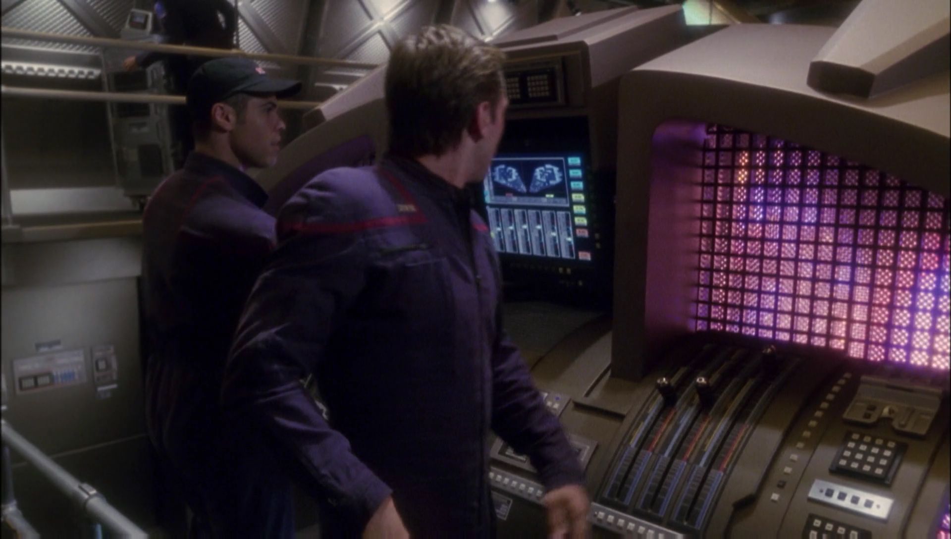 ariane179254_Enterprise_1x01-1x02_BrokenBow_0865.jpg