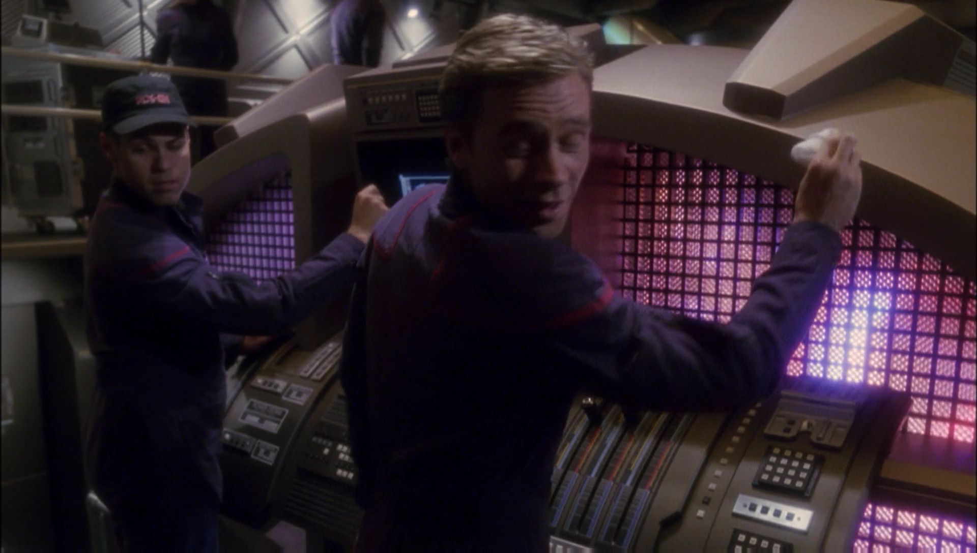 ariane179254_Enterprise_1x01-1x02_BrokenBow_0871.jpg