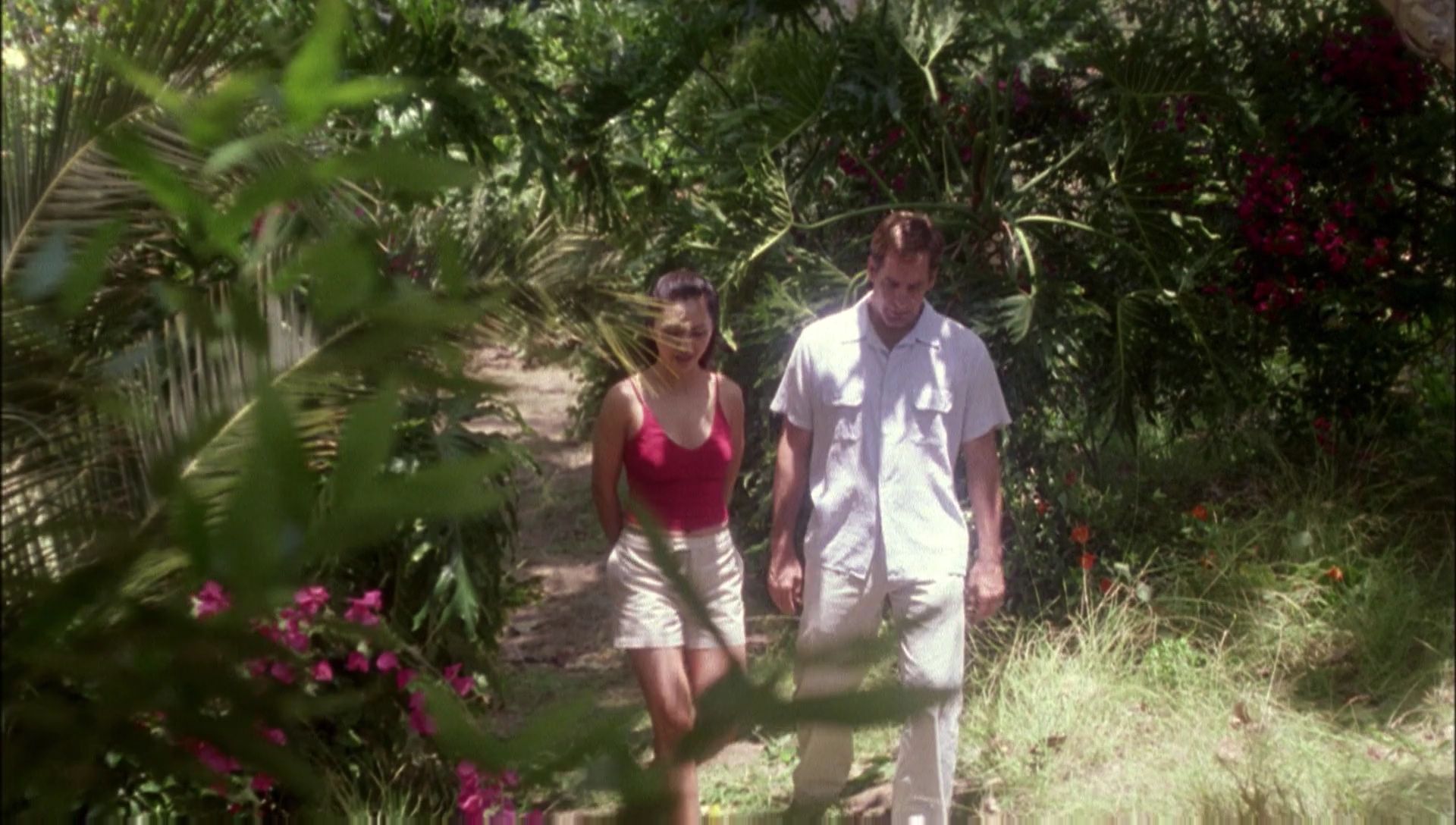 ariane179254_Enterprise_1x01-1x02_BrokenBow_0960.jpg