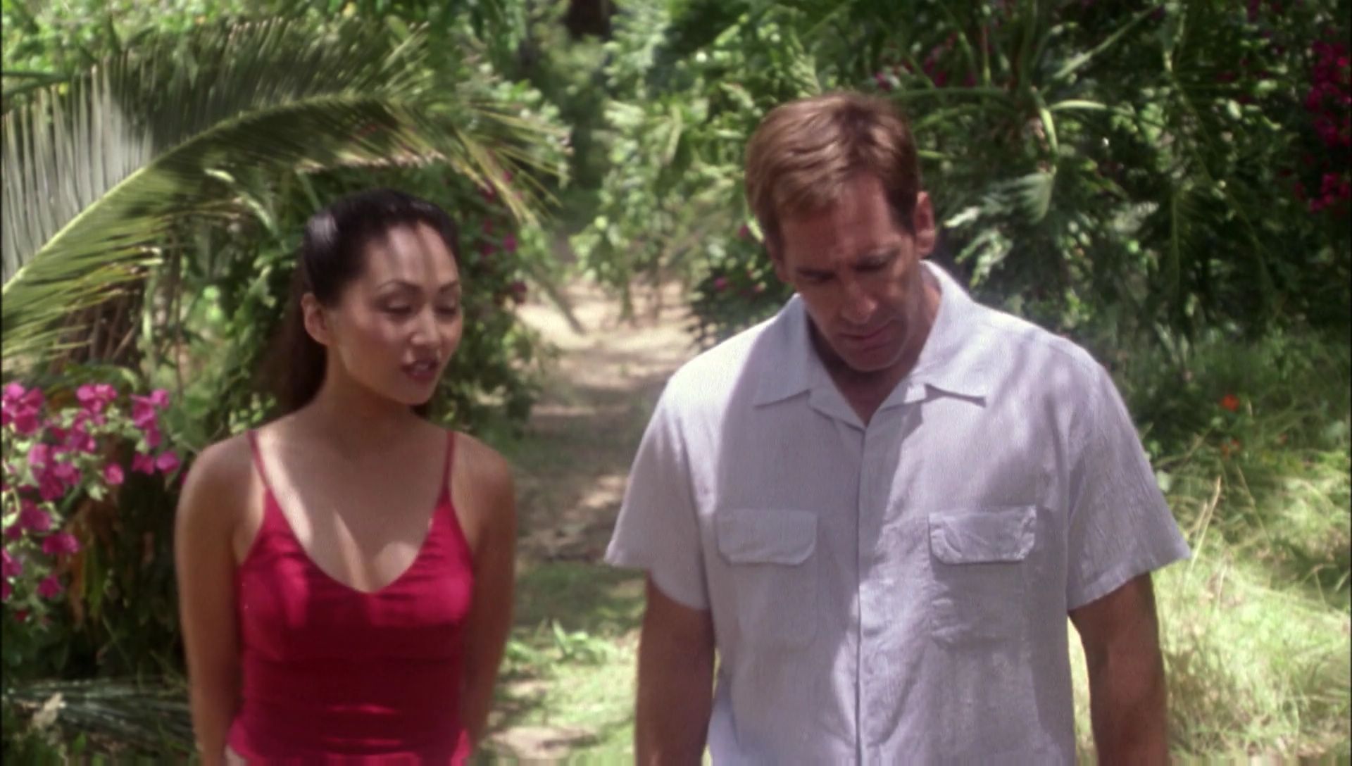 ariane179254_Enterprise_1x01-1x02_BrokenBow_0971.jpg