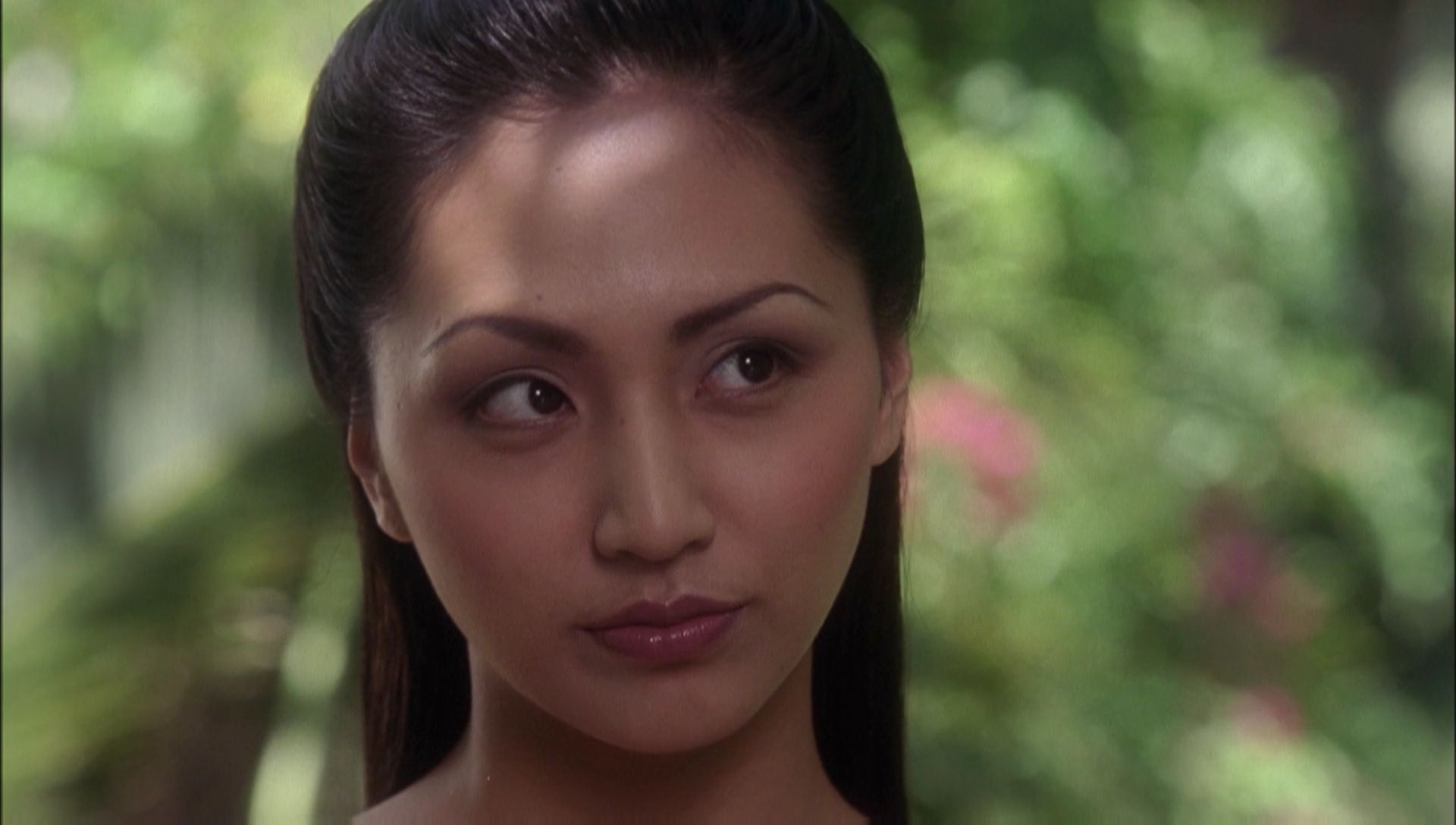ariane179254_Enterprise_1x01-1x02_BrokenBow_1050.jpg