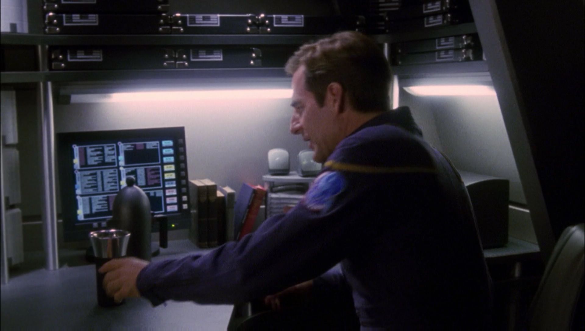 ariane179254_Enterprise_1x01-1x02_BrokenBow_1079.jpg