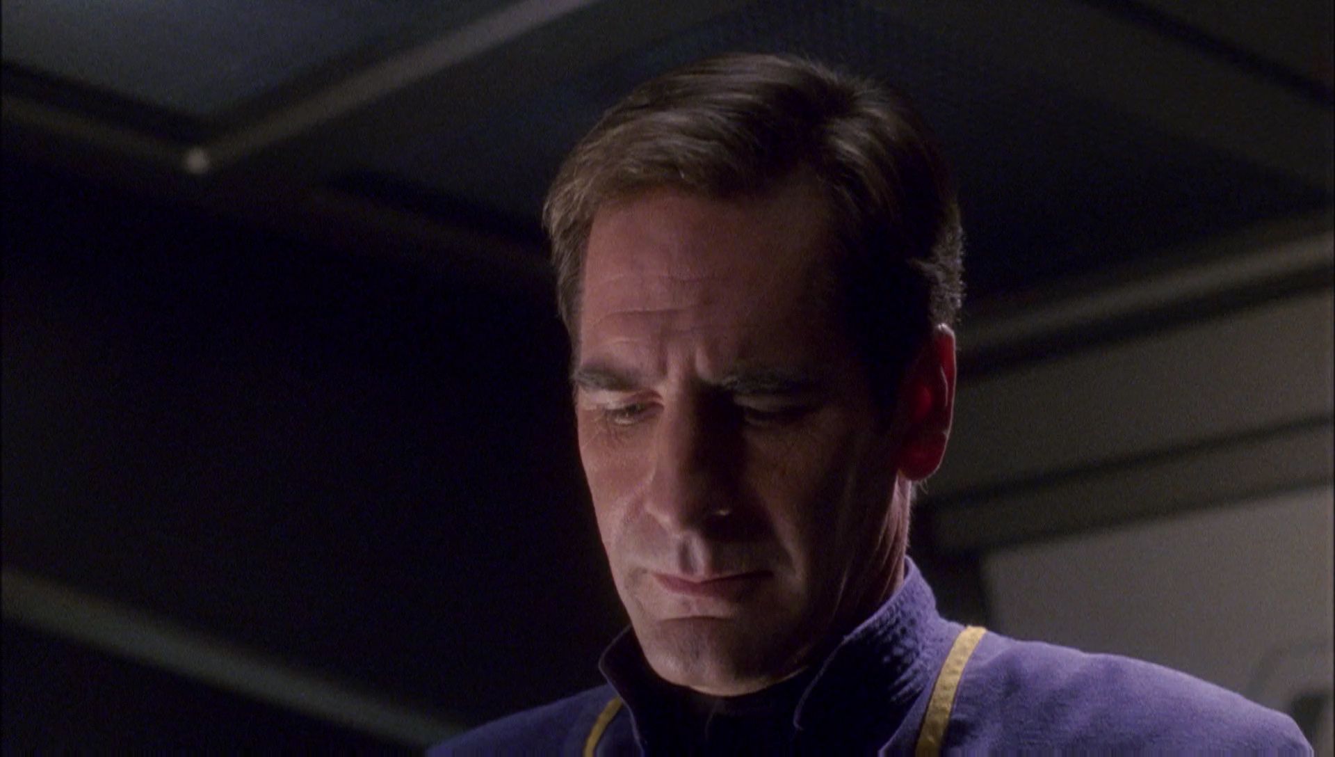 ariane179254_Enterprise_1x01-1x02_BrokenBow_1105.jpg