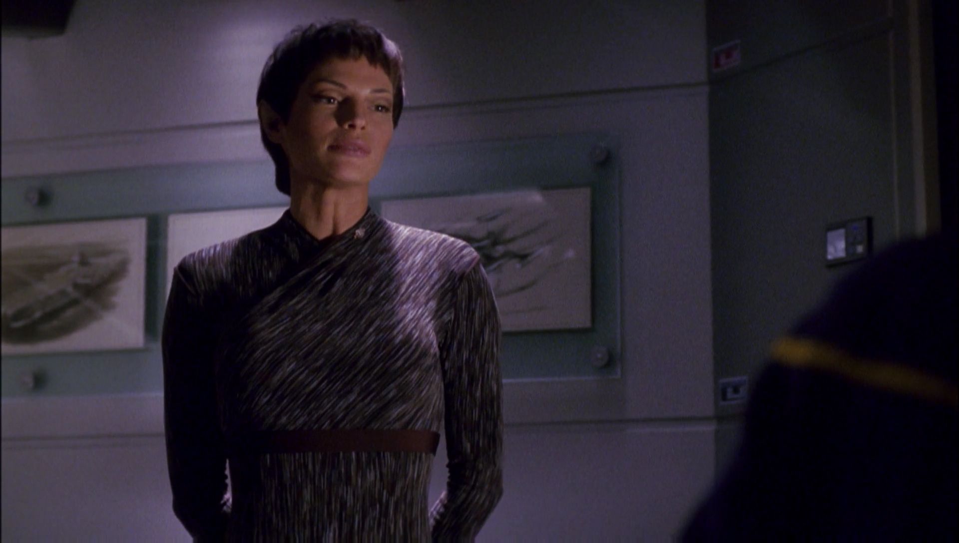 ariane179254_Enterprise_1x01-1x02_BrokenBow_1135.jpg