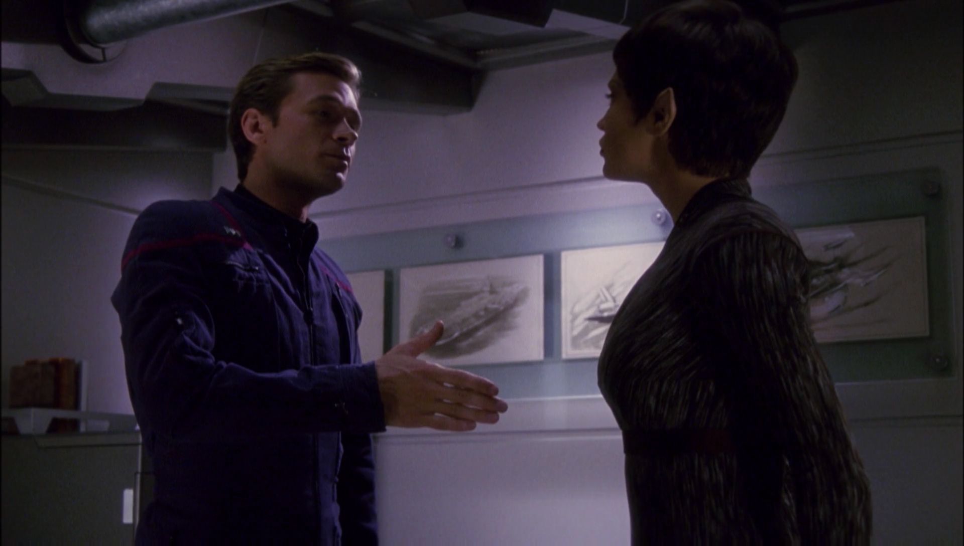 ariane179254_Enterprise_1x01-1x02_BrokenBow_1150.jpg