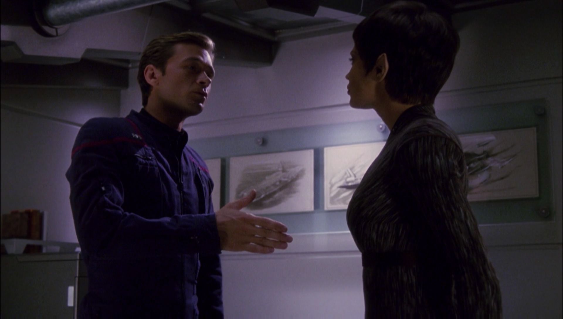 ariane179254_Enterprise_1x01-1x02_BrokenBow_1153.jpg