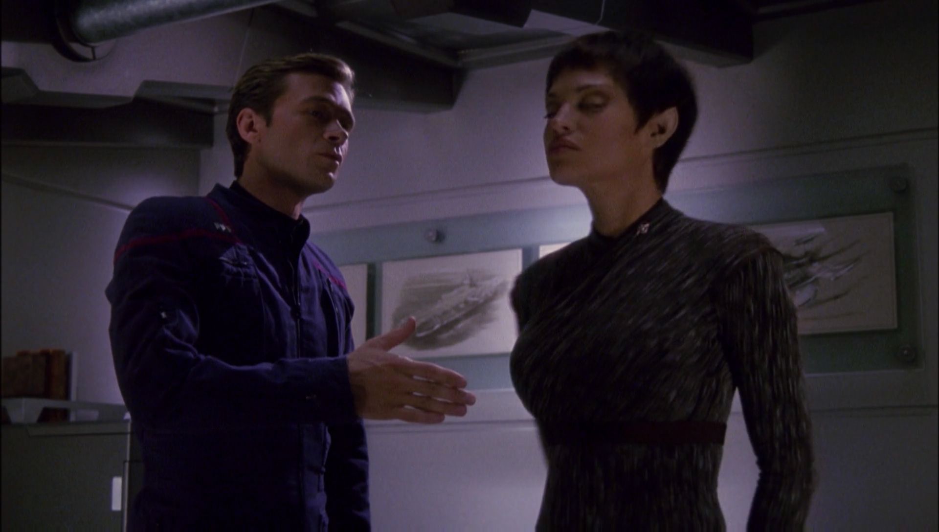 ariane179254_Enterprise_1x01-1x02_BrokenBow_1154.jpg