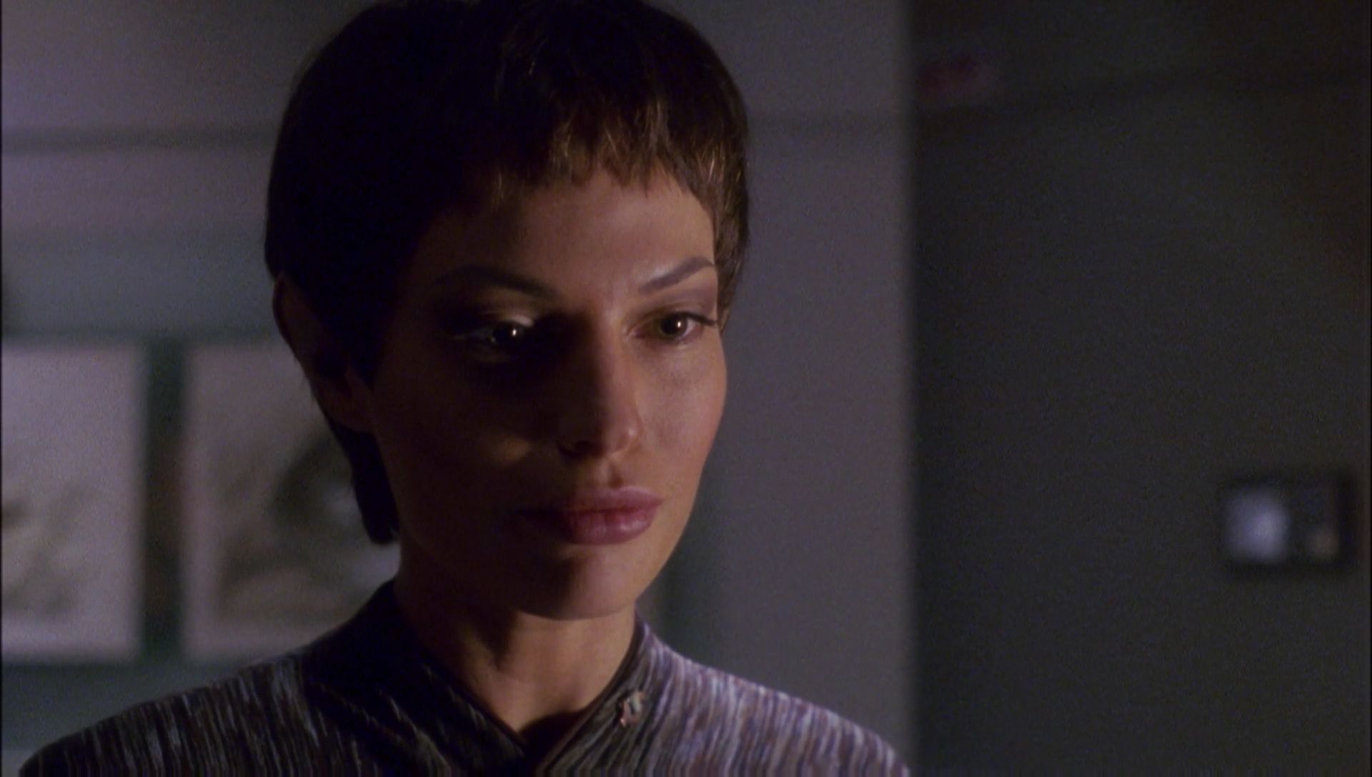 ariane179254_Enterprise_1x01-1x02_BrokenBow_1181.jpg