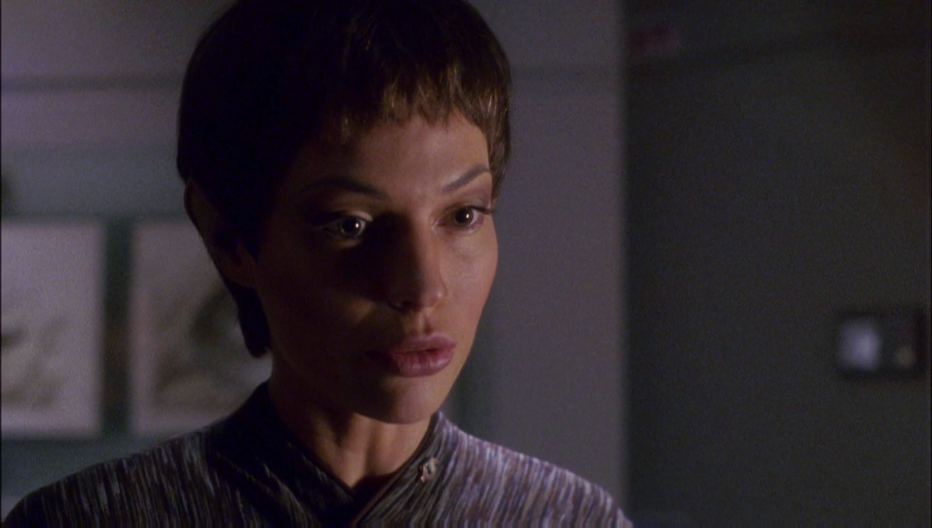 ariane179254_Enterprise_1x01-1x02_BrokenBow_1194.jpg