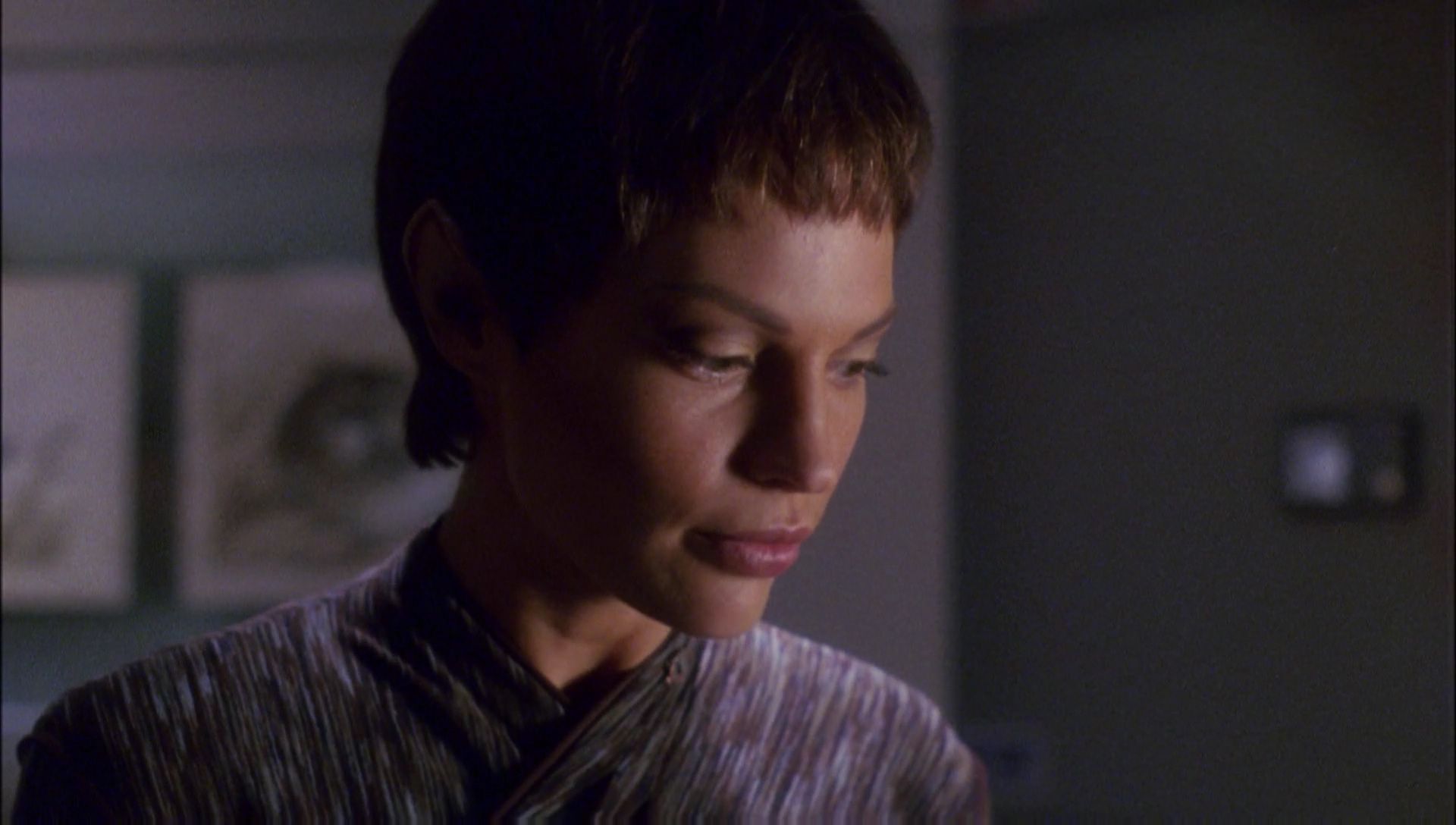 ariane179254_Enterprise_1x01-1x02_BrokenBow_1200.jpg
