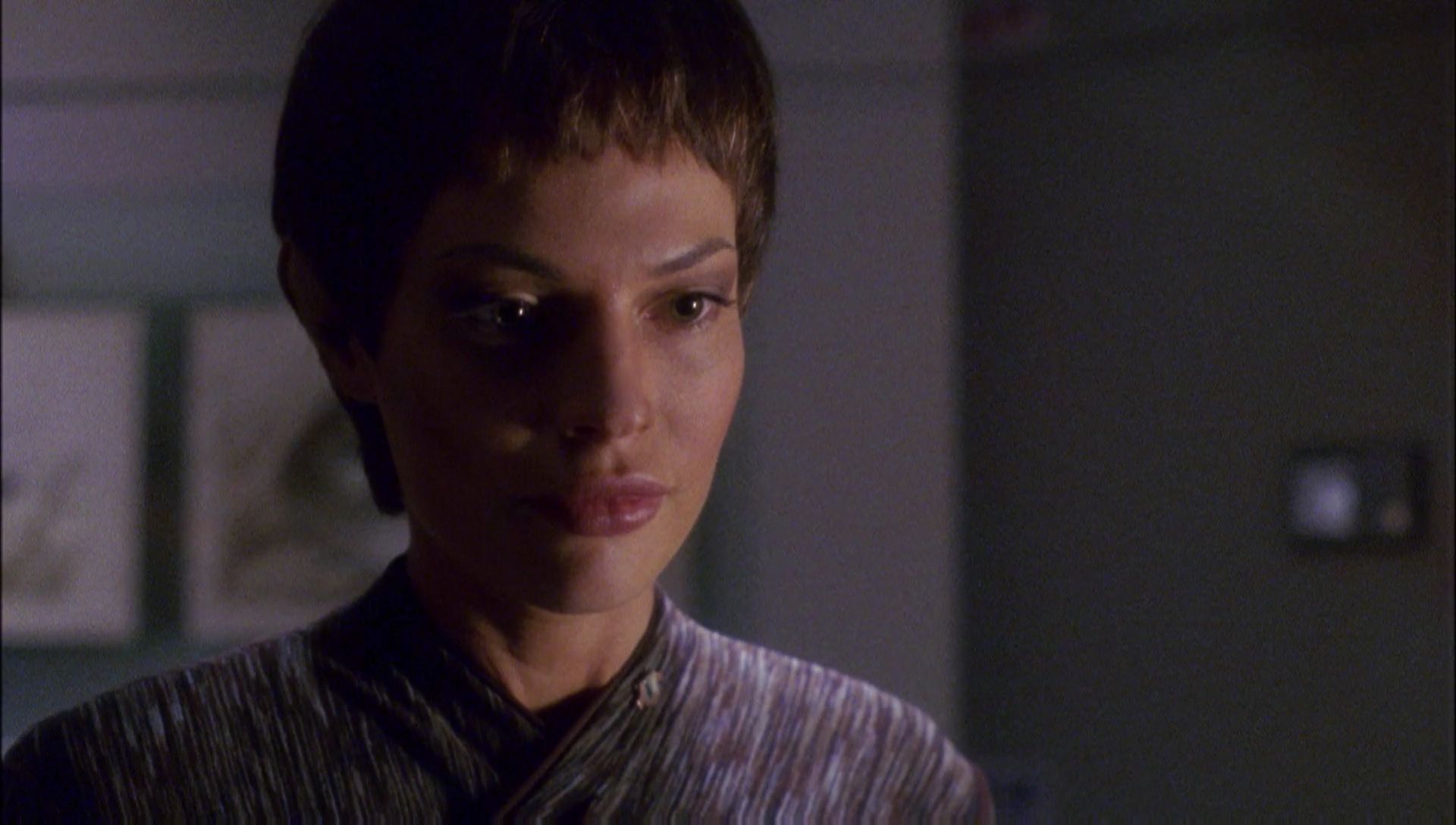 ariane179254_Enterprise_1x01-1x02_BrokenBow_1202.jpg