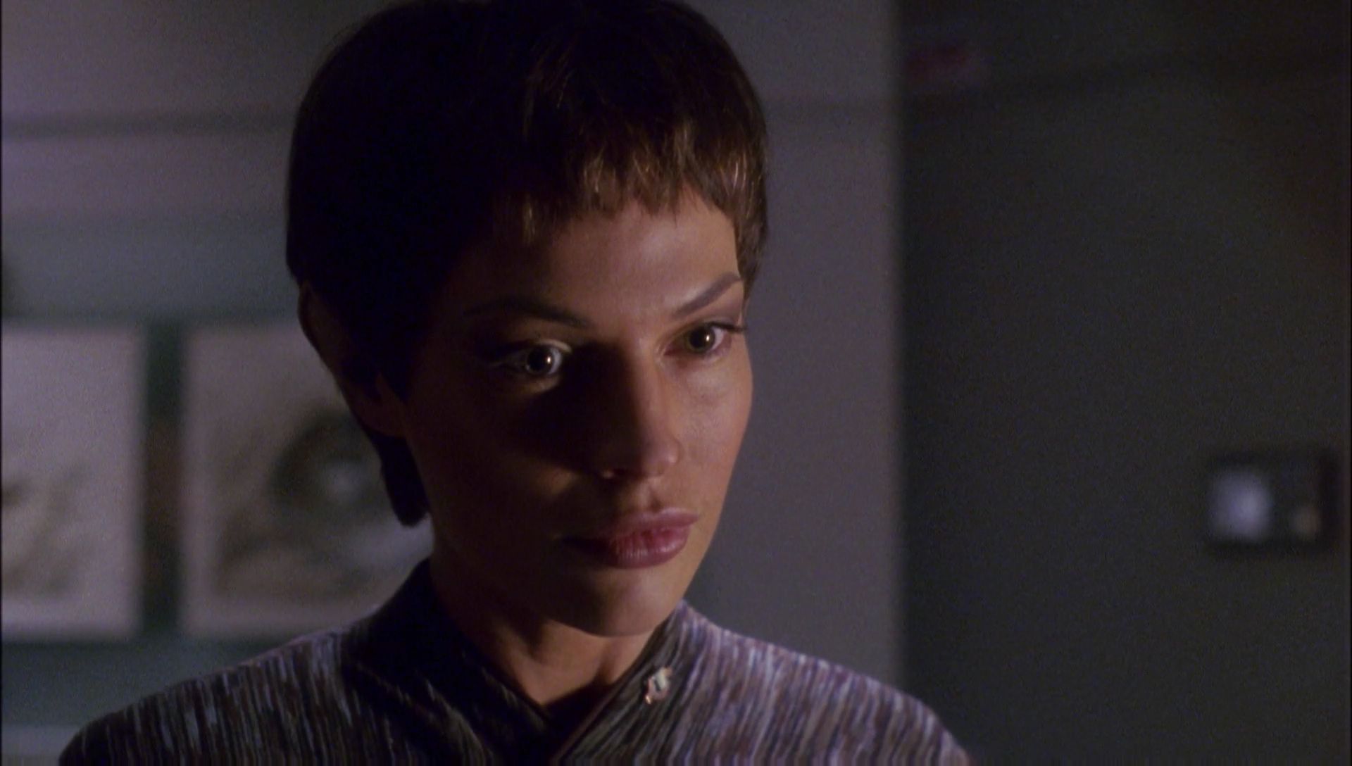 ariane179254_Enterprise_1x01-1x02_BrokenBow_1208.jpg