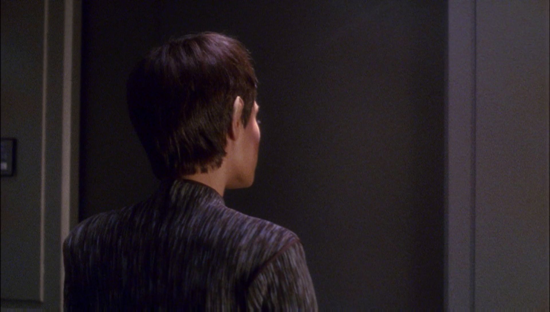 ariane179254_Enterprise_1x01-1x02_BrokenBow_1212.jpg