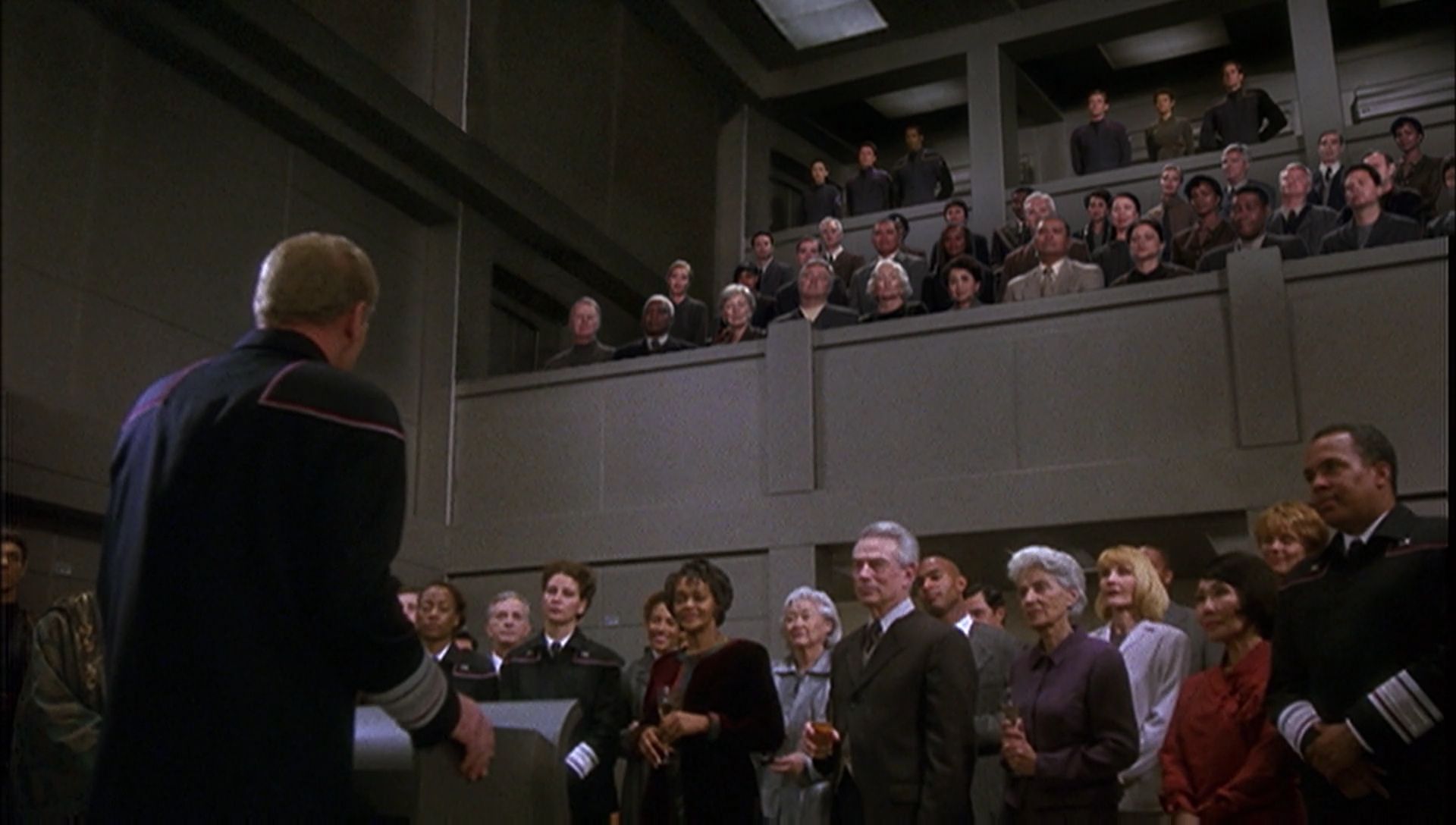 ariane179254_Enterprise_1x01-1x02_BrokenBow_1236.jpg