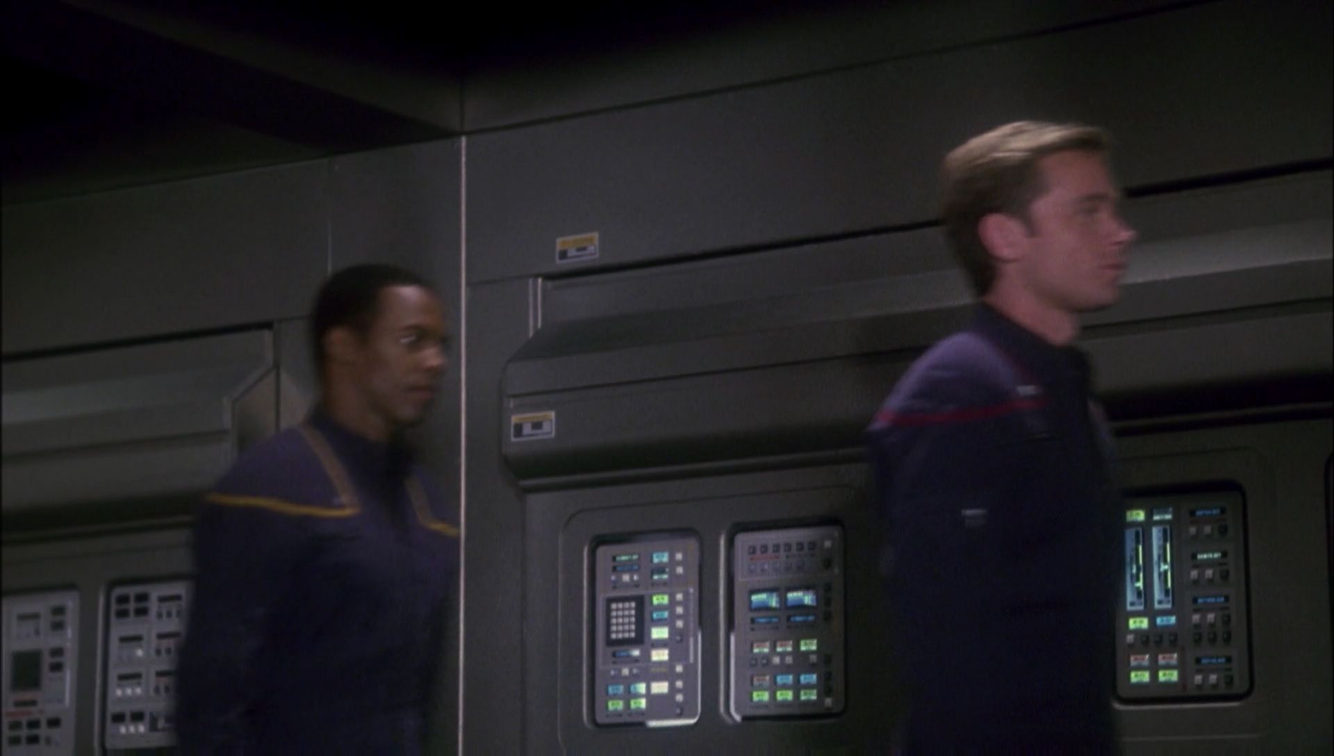ariane179254_Enterprise_1x01-1x02_BrokenBow_1285.jpg