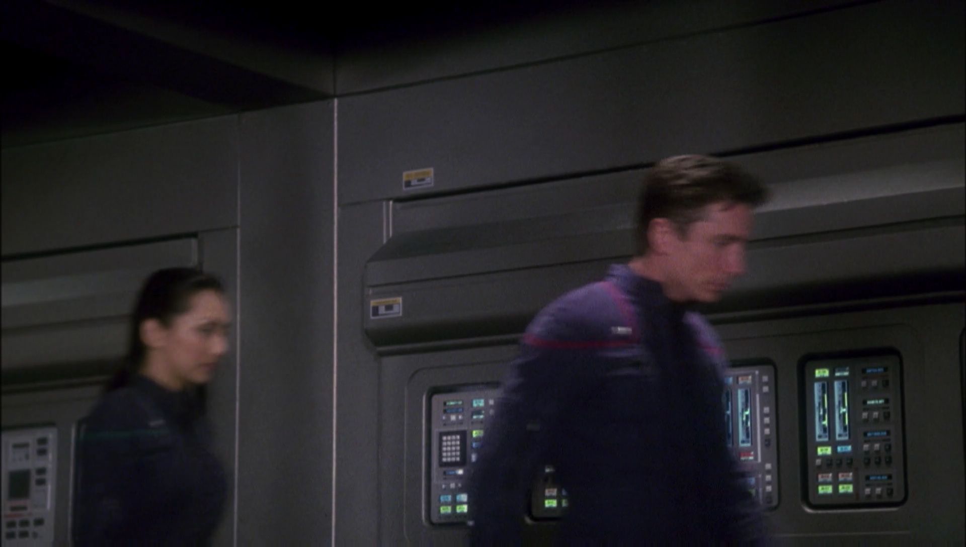 ariane179254_Enterprise_1x01-1x02_BrokenBow_1287.jpg