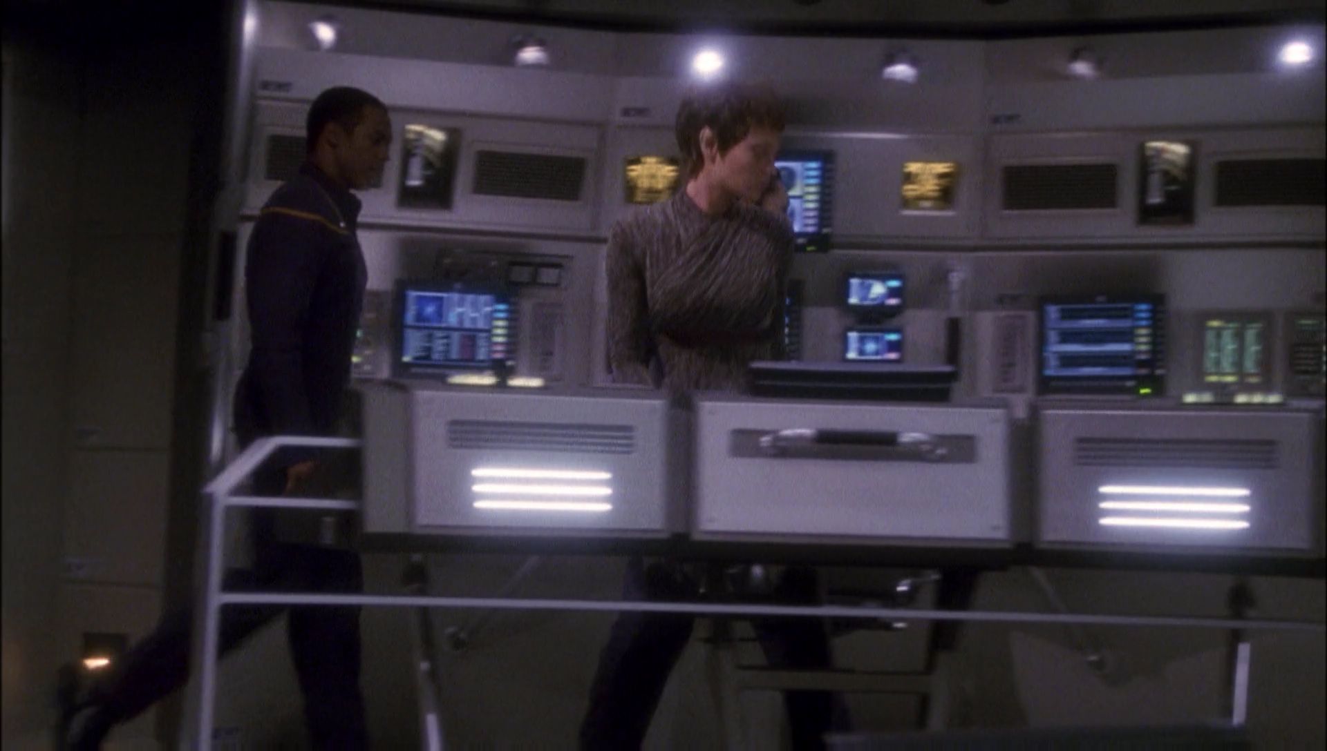 ariane179254_Enterprise_1x01-1x02_BrokenBow_1314.jpg