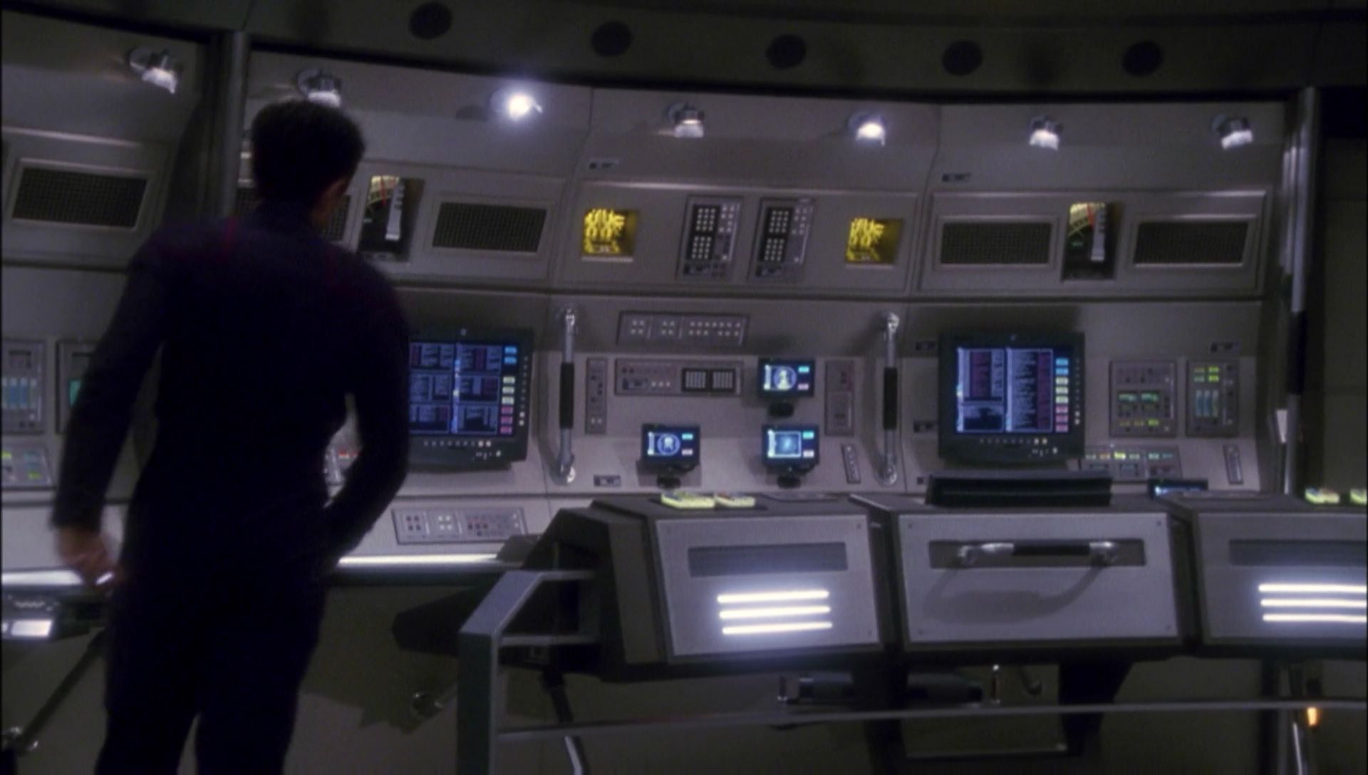 ariane179254_Enterprise_1x01-1x02_BrokenBow_1317.jpg