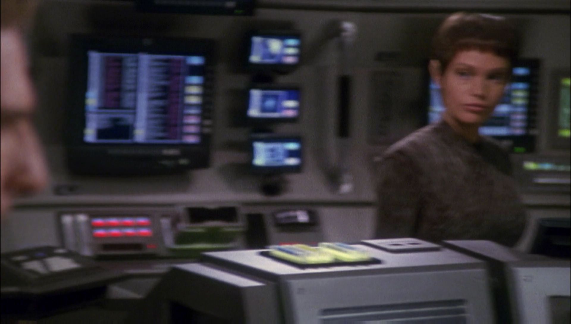 ariane179254_Enterprise_1x01-1x02_BrokenBow_1409.jpg