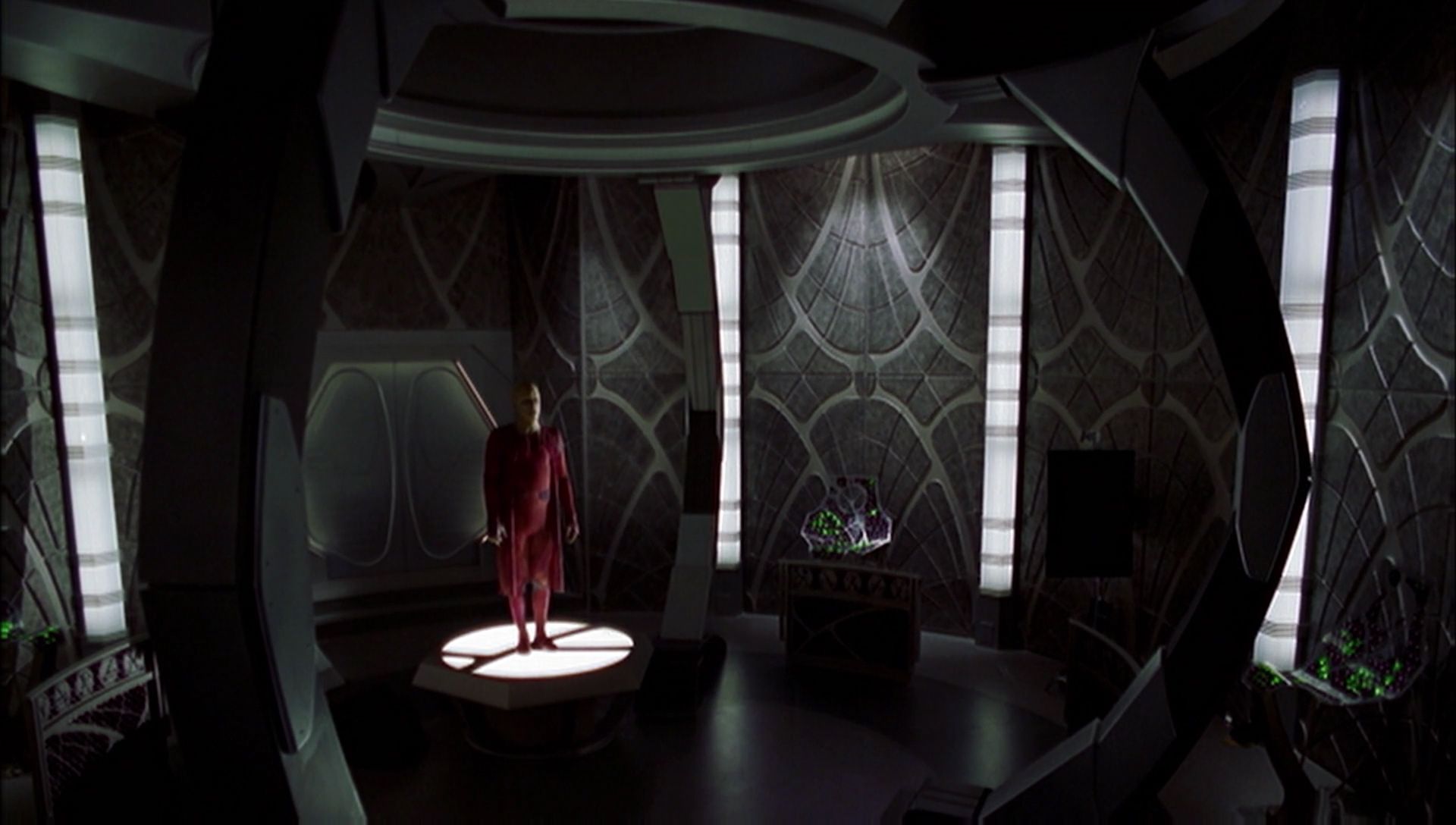 ariane179254_Enterprise_1x01-1x02_BrokenBow_1478.jpg