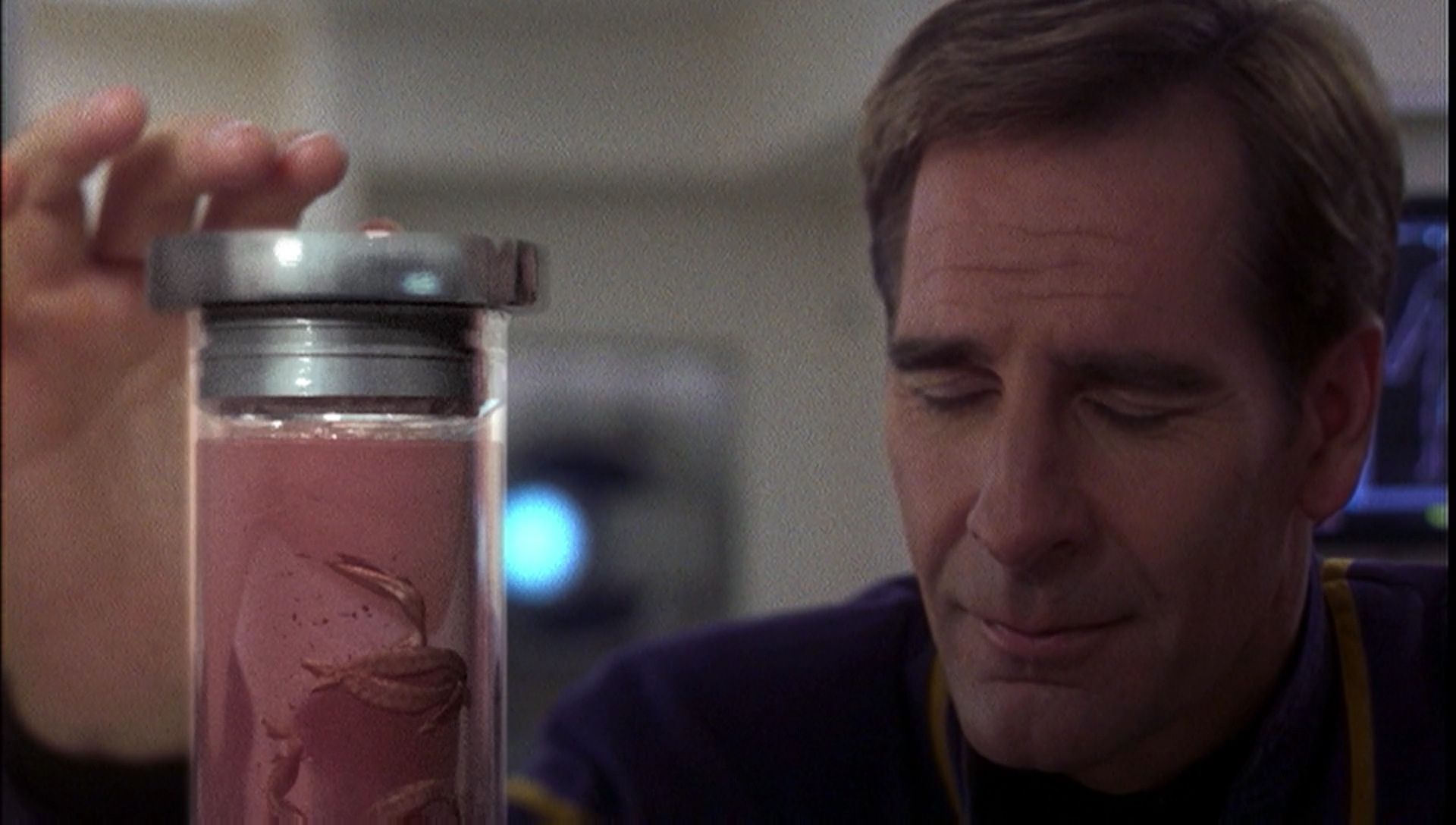 ariane179254_Enterprise_1x01-1x02_BrokenBow_1492.jpg