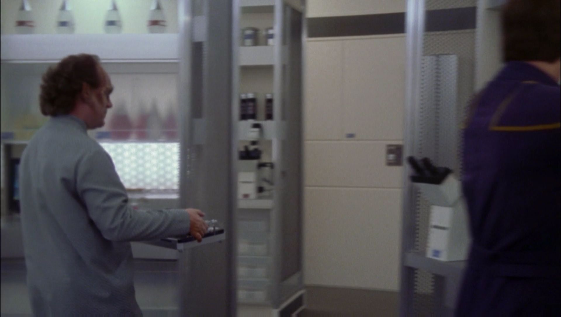 ariane179254_Enterprise_1x01-1x02_BrokenBow_1499.jpg