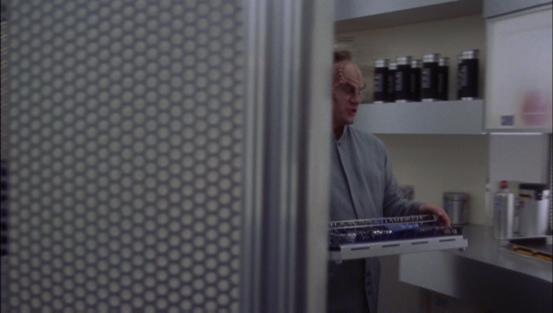 ariane179254_Enterprise_1x01-1x02_BrokenBow_1503.jpg