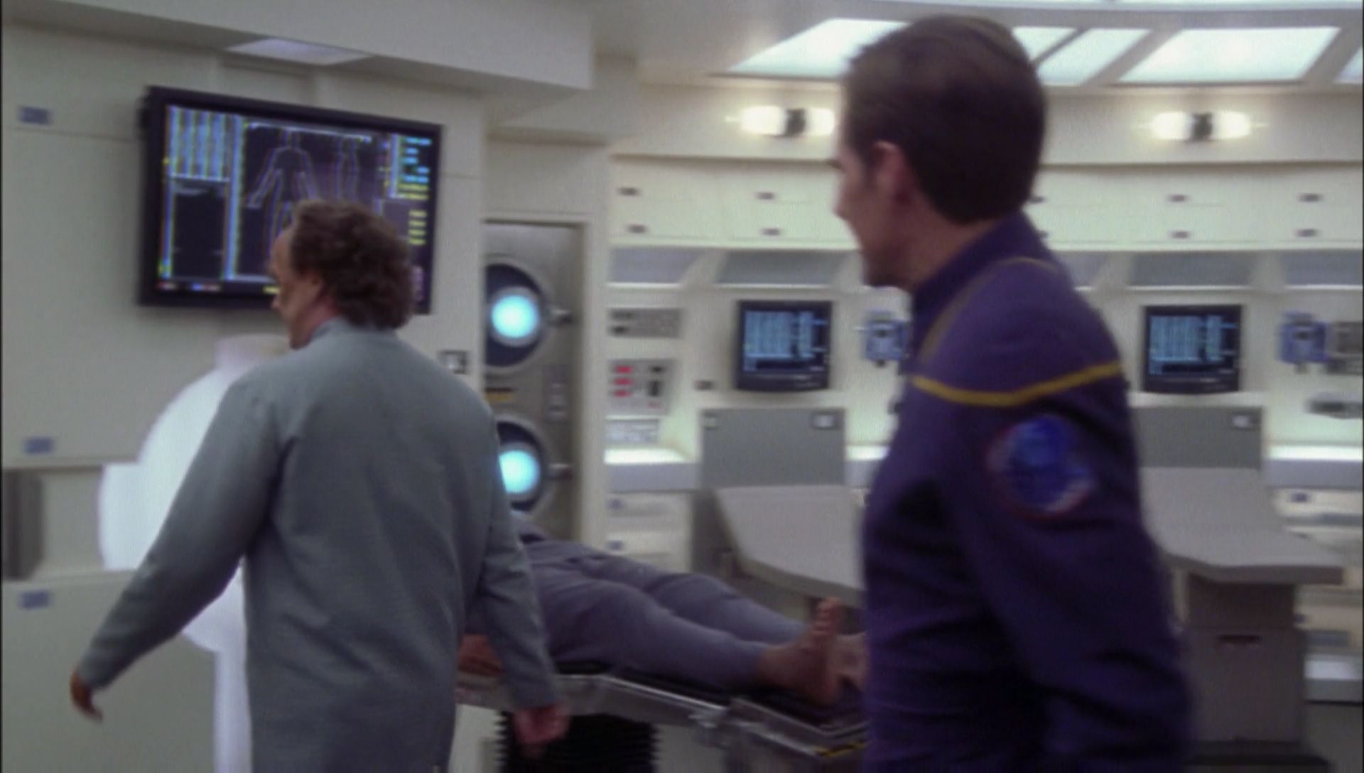 ariane179254_Enterprise_1x01-1x02_BrokenBow_1511.jpg