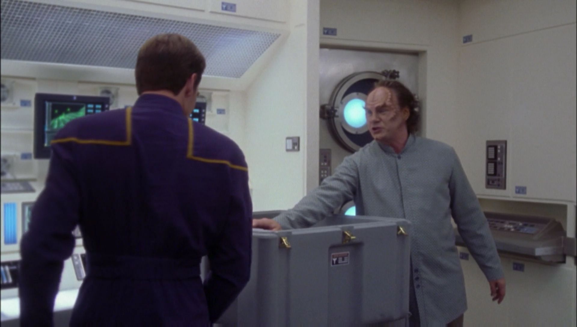ariane179254_Enterprise_1x01-1x02_BrokenBow_1515.jpg