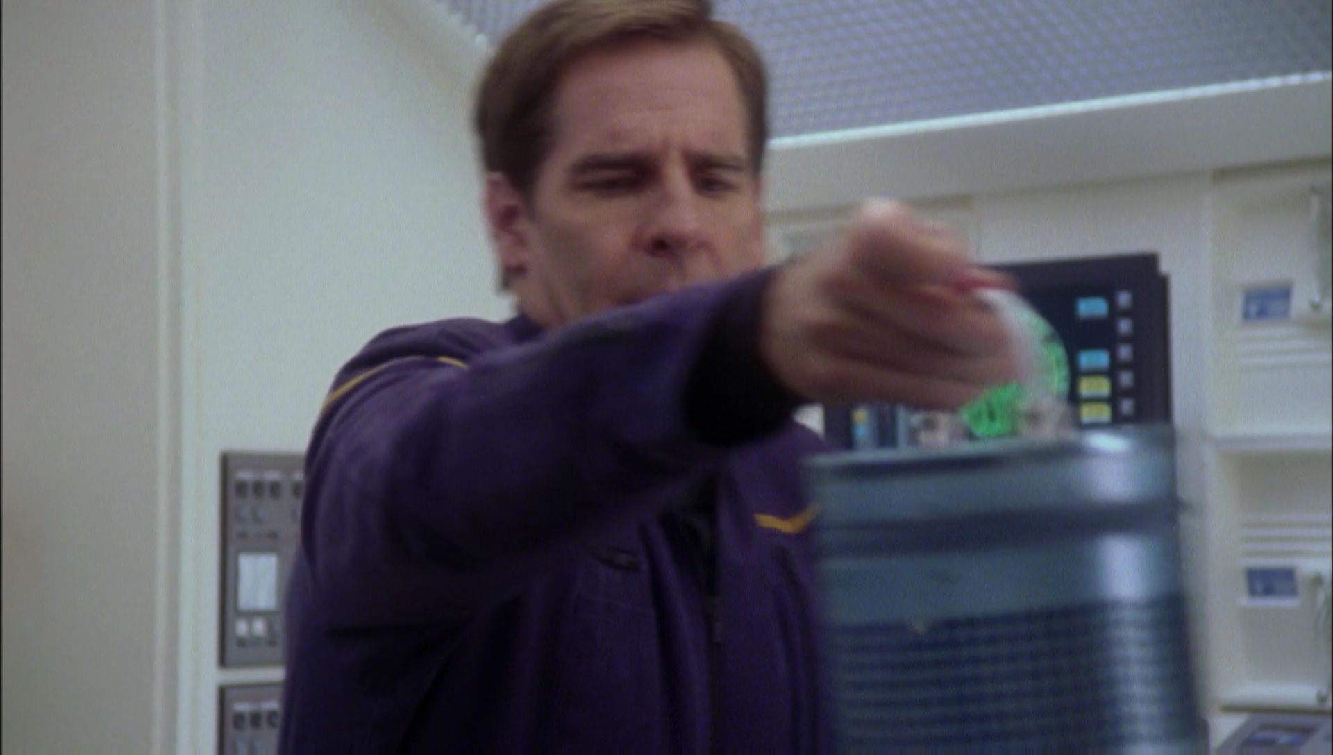 ariane179254_Enterprise_1x01-1x02_BrokenBow_1529.jpg