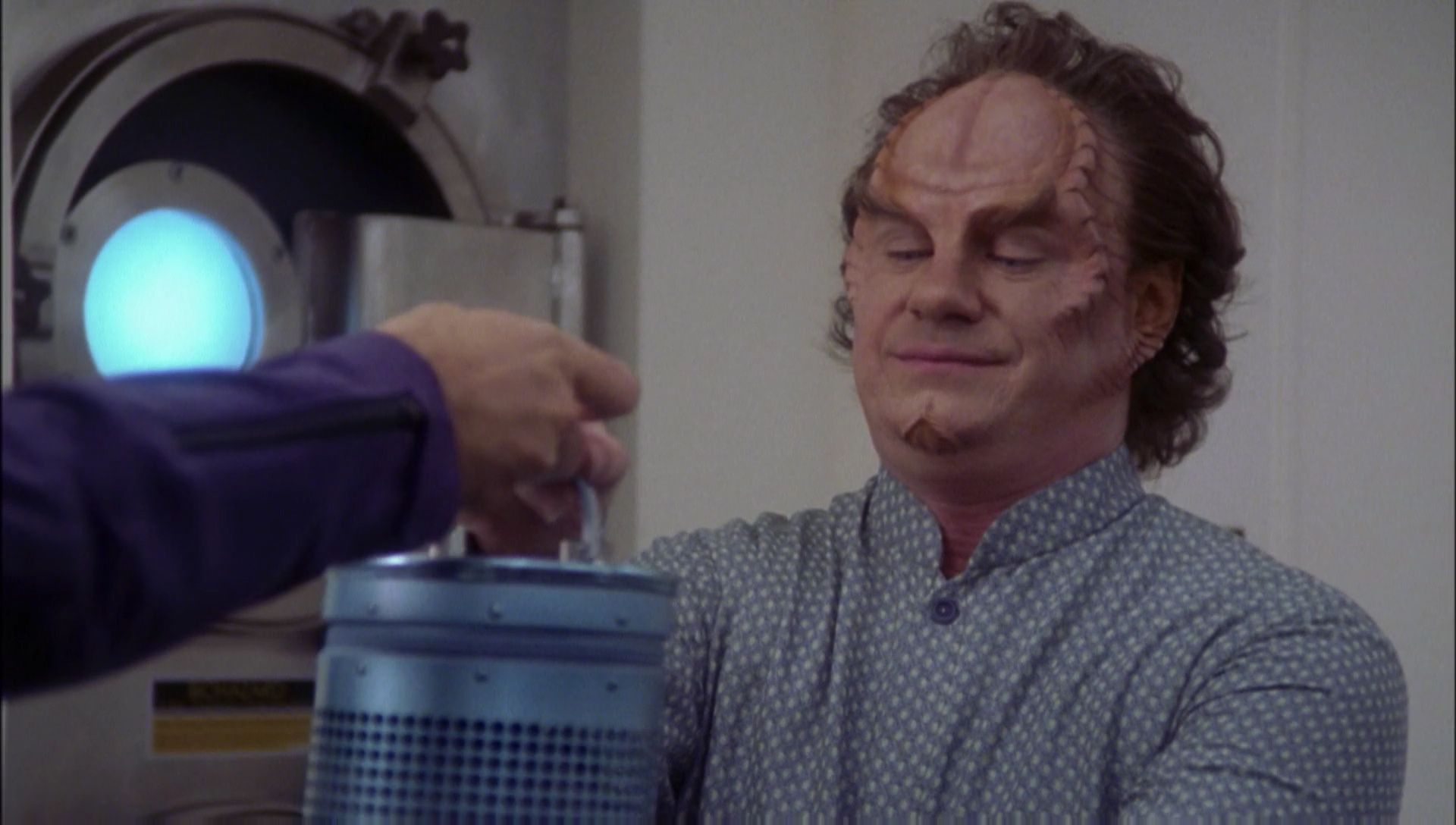 ariane179254_Enterprise_1x01-1x02_BrokenBow_1530.jpg