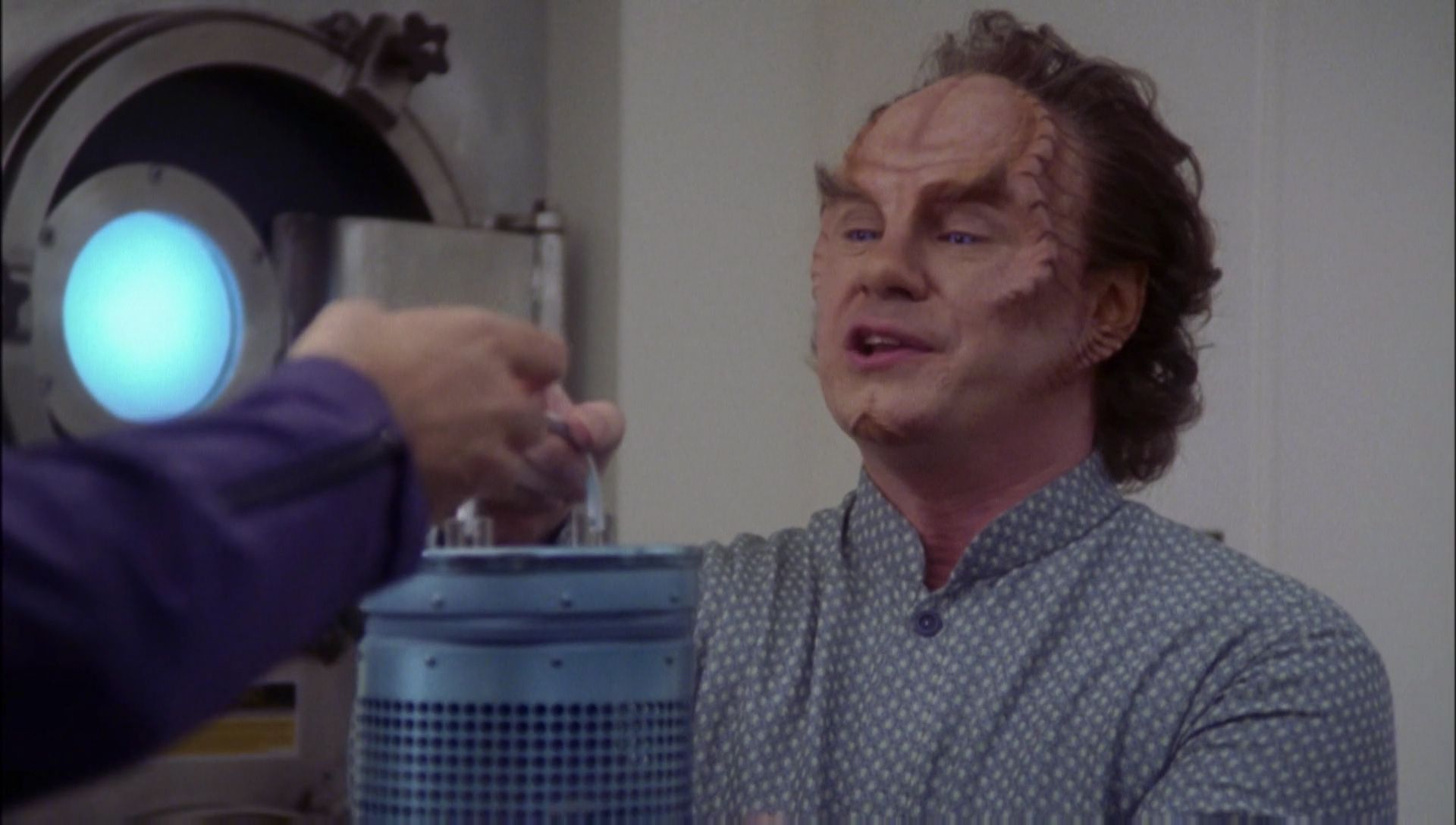 ariane179254_Enterprise_1x01-1x02_BrokenBow_1531.jpg