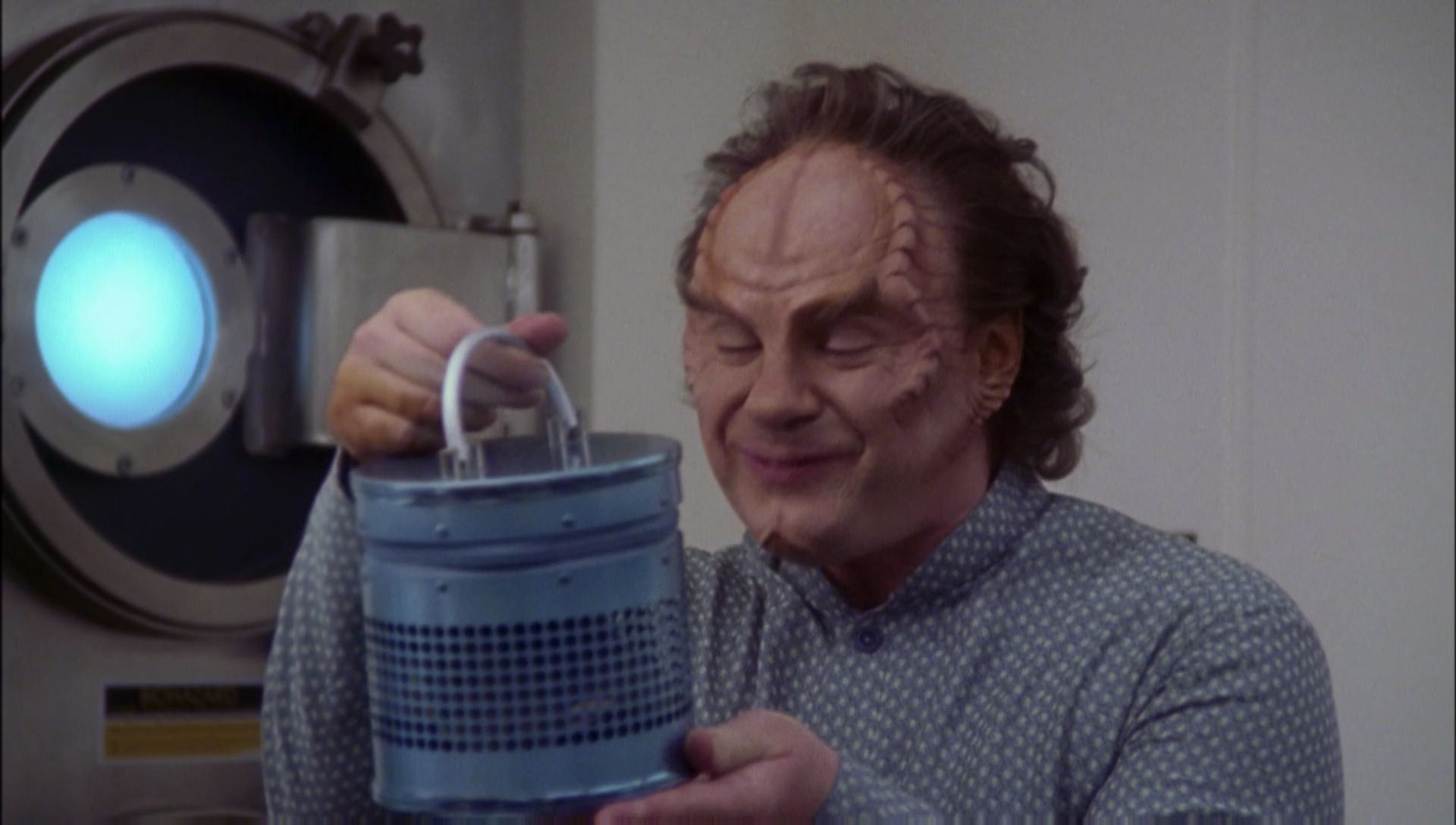 ariane179254_Enterprise_1x01-1x02_BrokenBow_1533.jpg