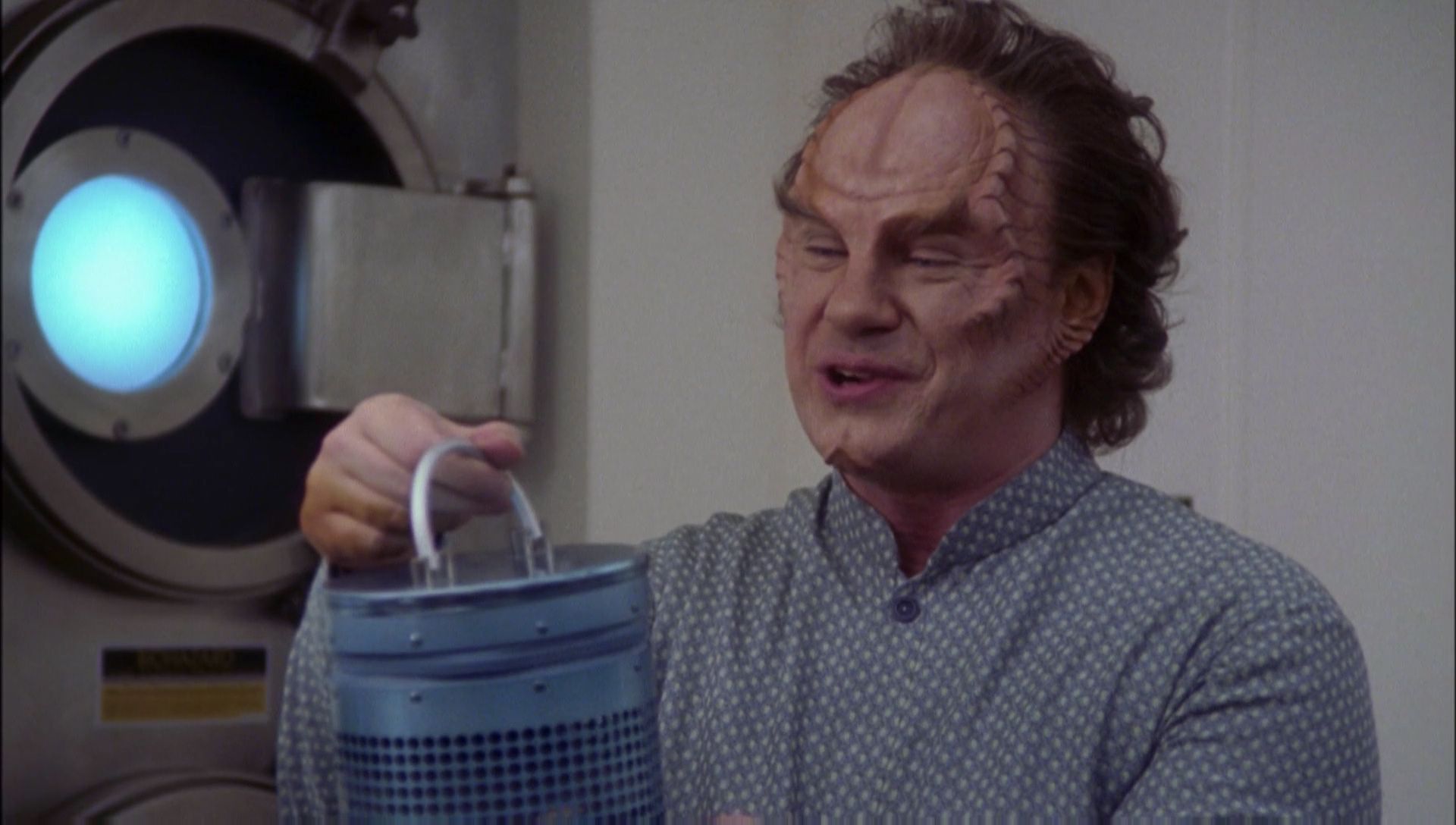 ariane179254_Enterprise_1x01-1x02_BrokenBow_1537.jpg