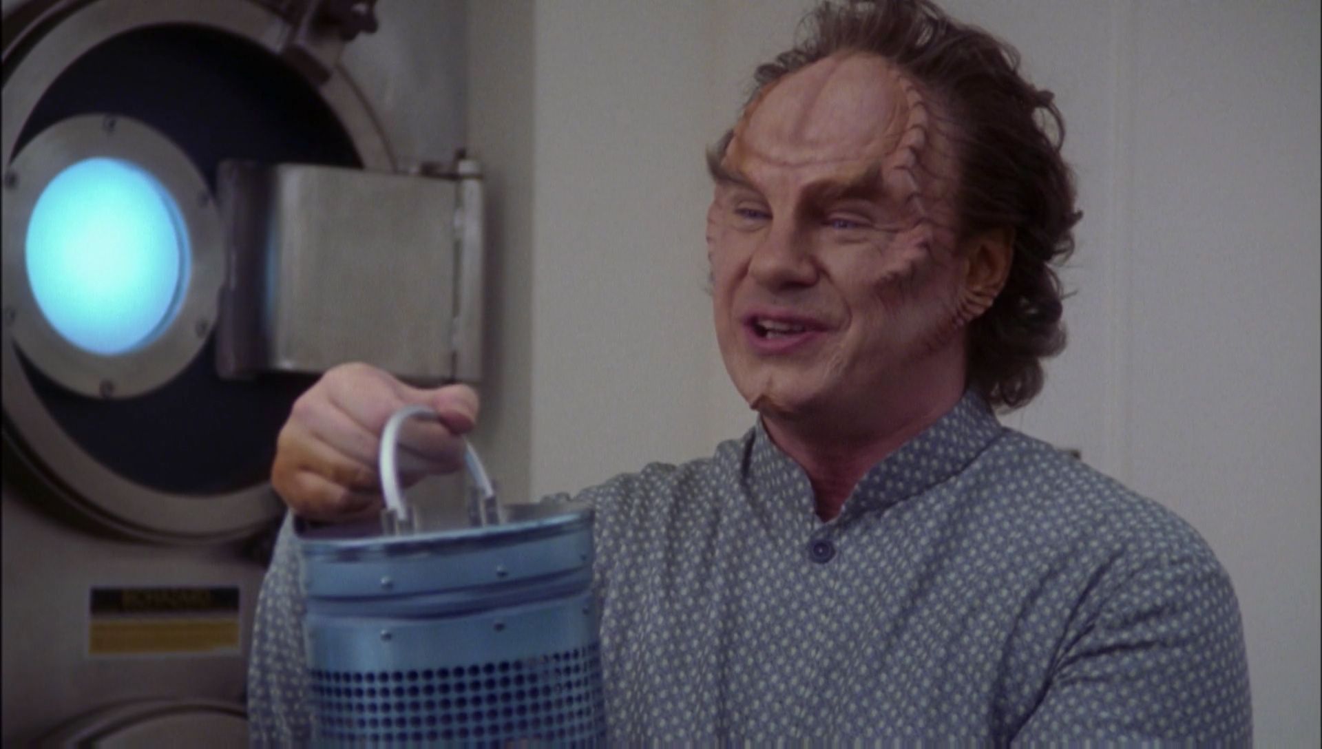 ariane179254_Enterprise_1x01-1x02_BrokenBow_1539.jpg
