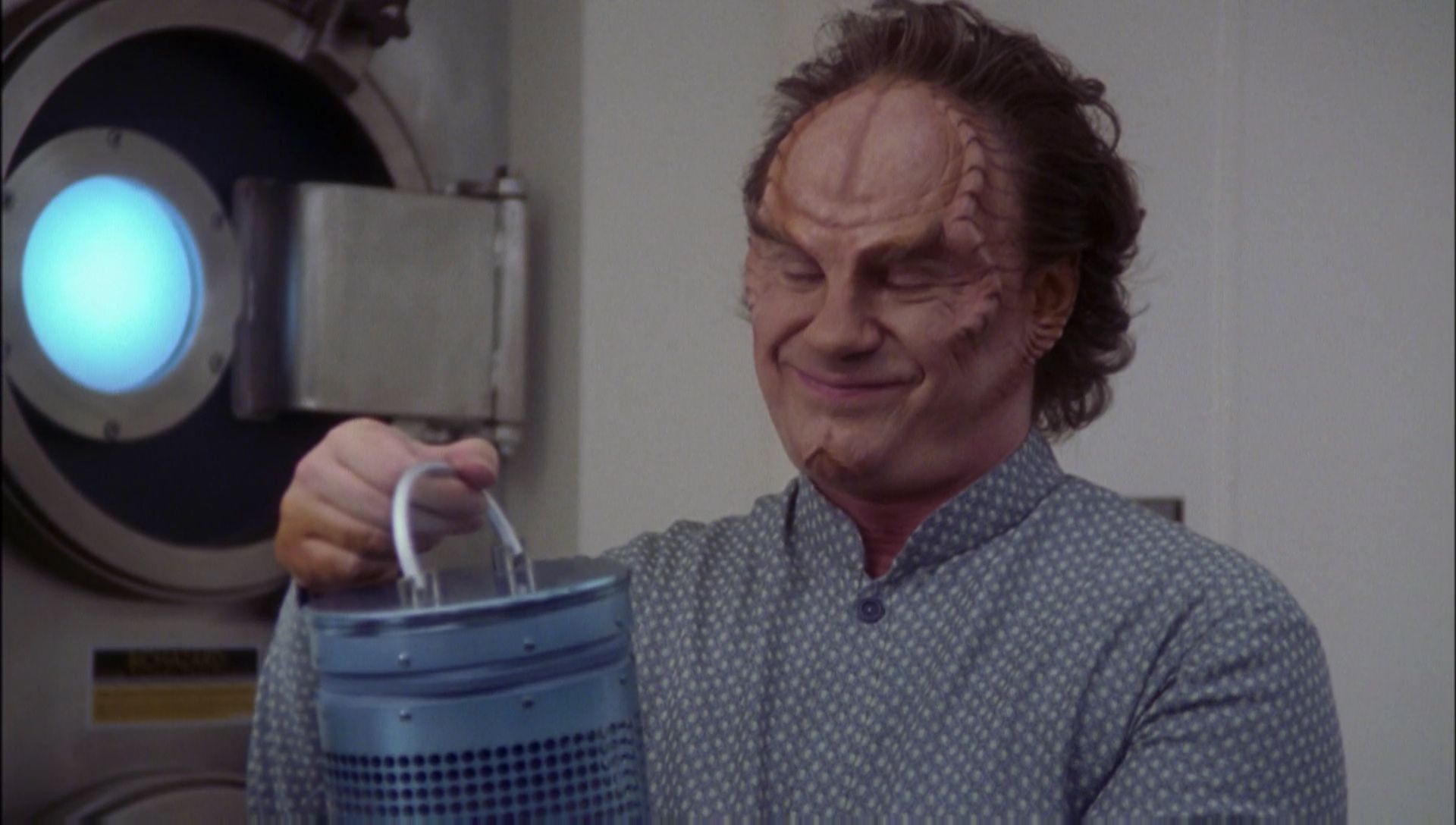 ariane179254_Enterprise_1x01-1x02_BrokenBow_1542.jpg