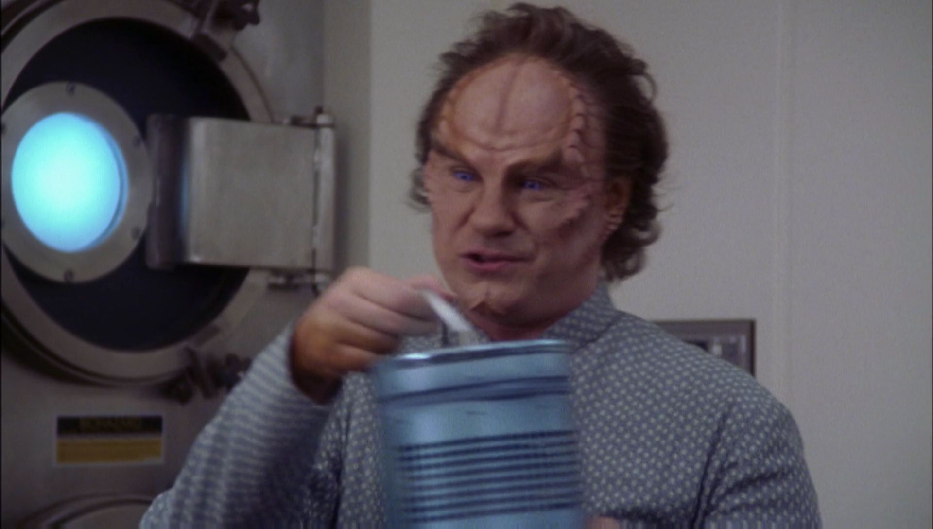 ariane179254_Enterprise_1x01-1x02_BrokenBow_1543.jpg